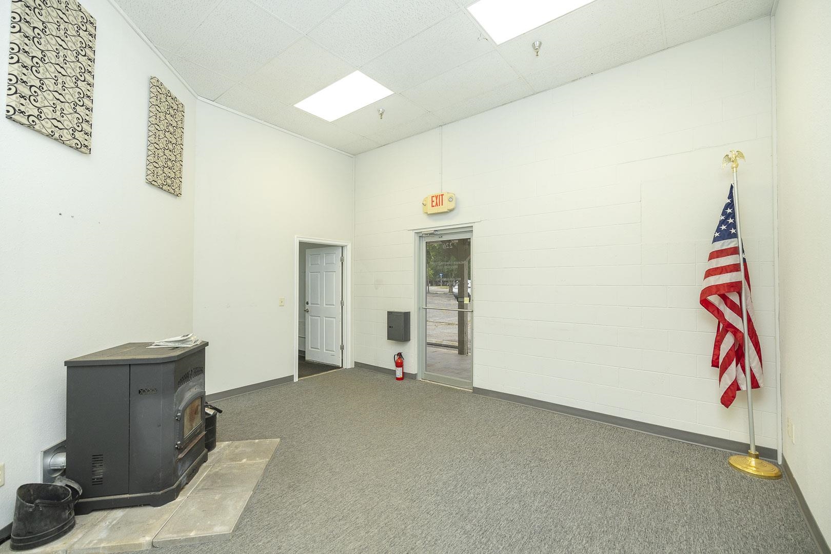 226 E Ross Property Photo 4