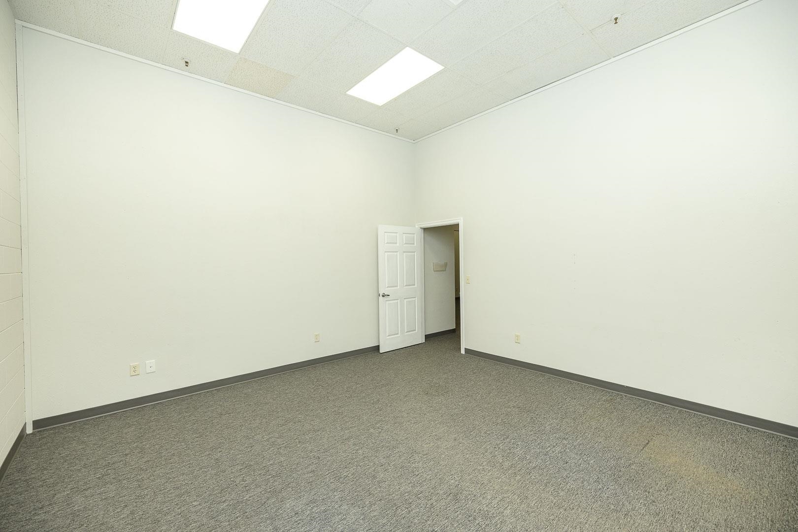 226 E Ross Property Photo 9
