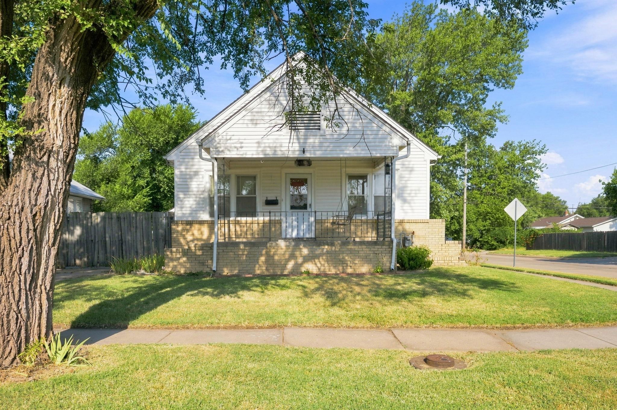 157 N Richmond Property Photo 1