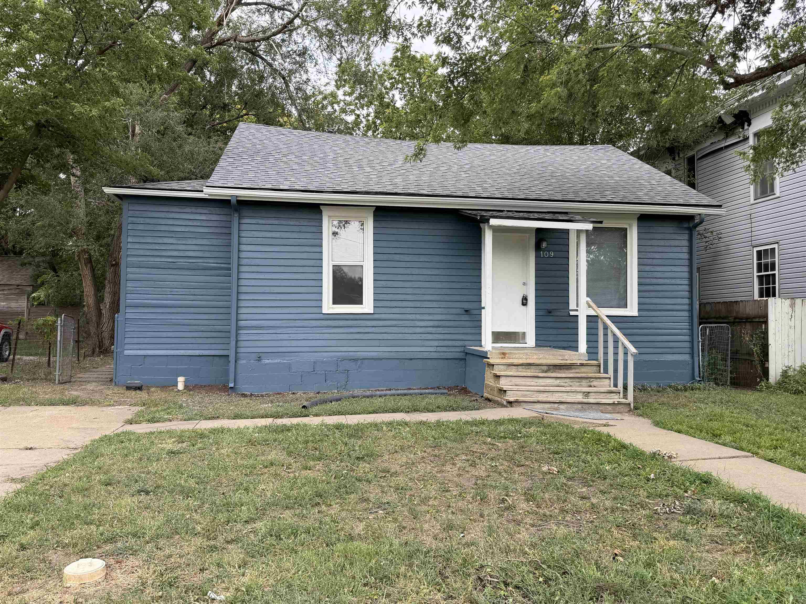 109 S West Pl. Property Photo 1
