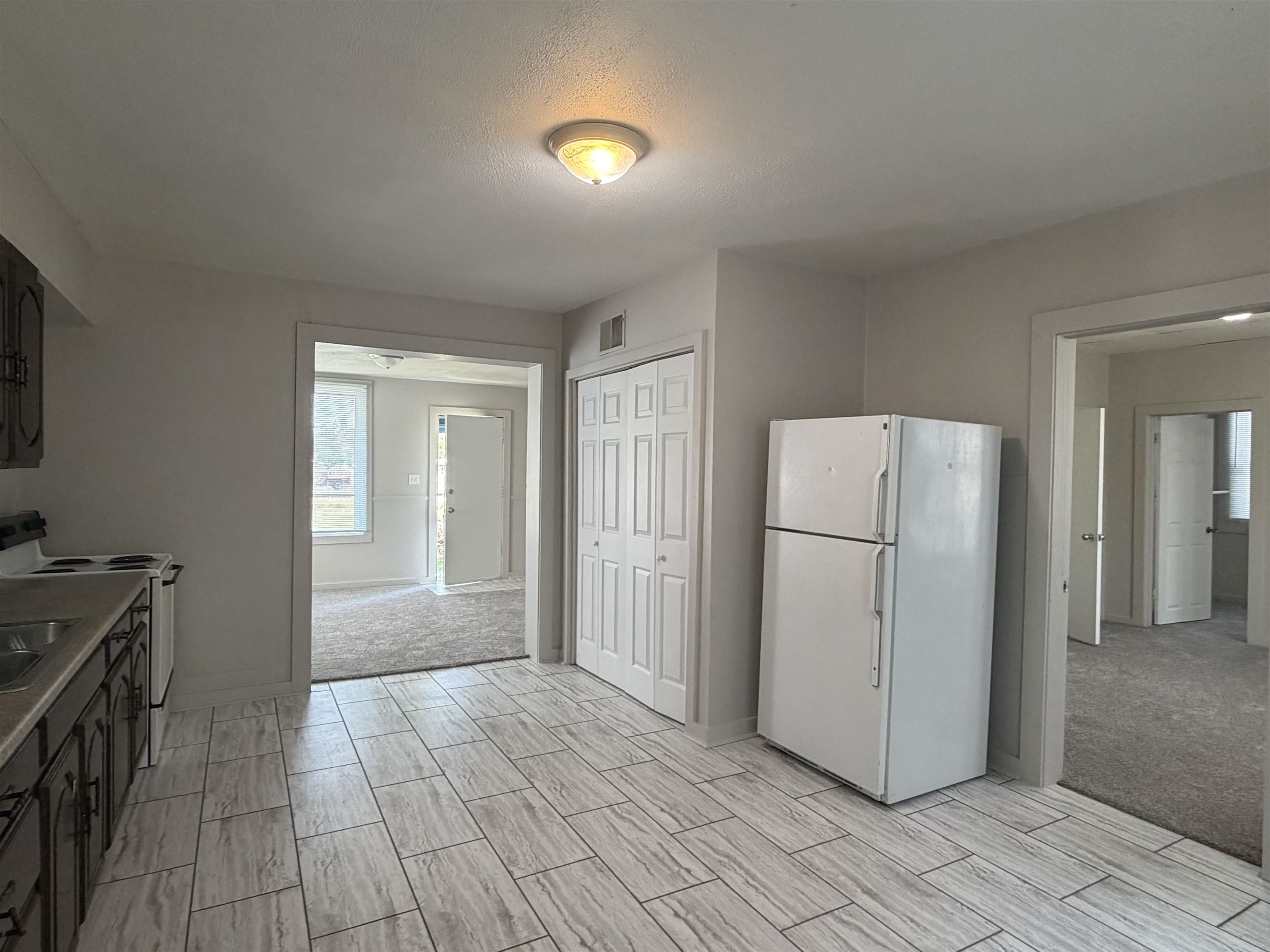 109 S West Pl. Property Photo 4
