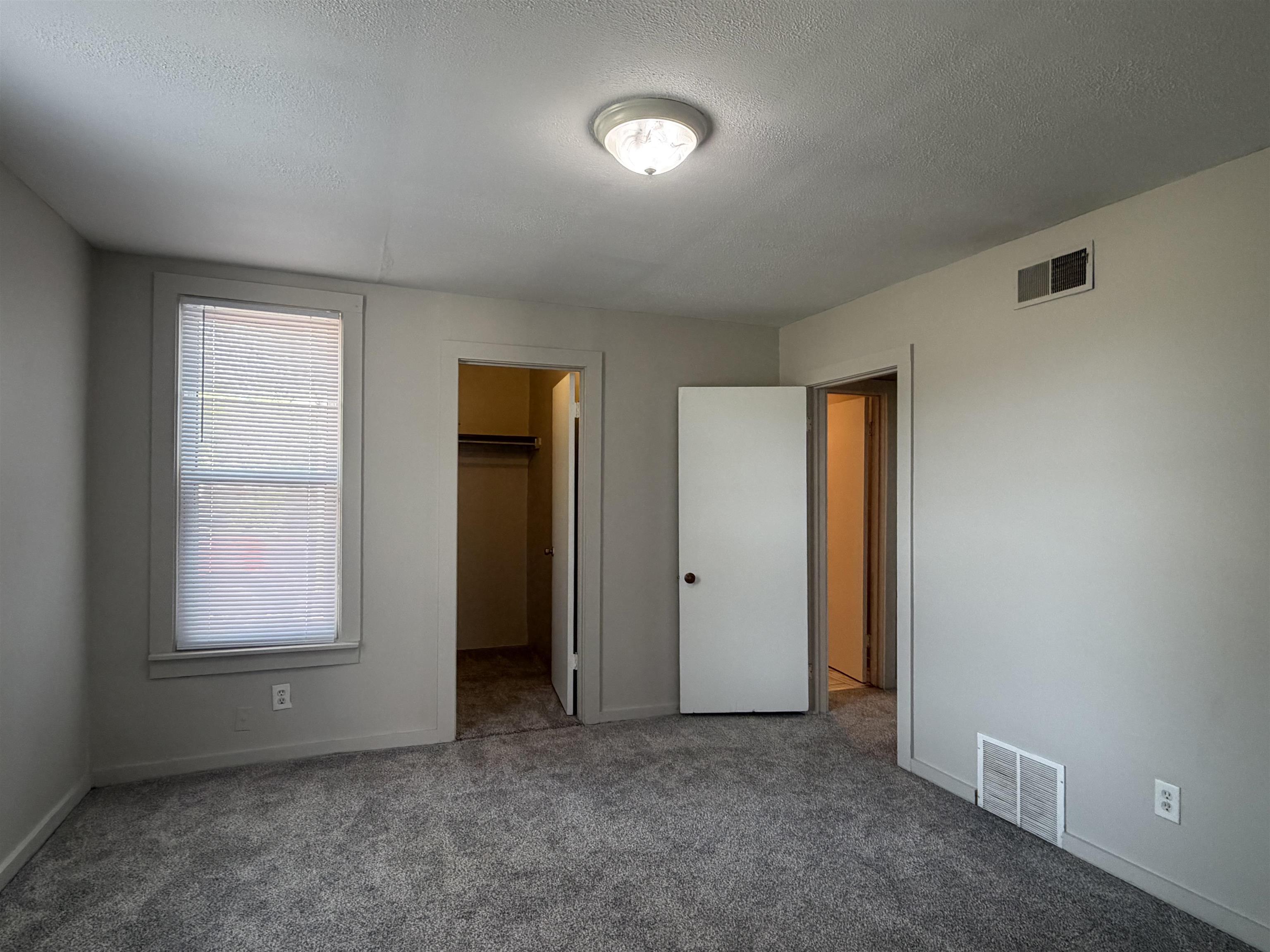 109 S West Pl. Property Photo 5