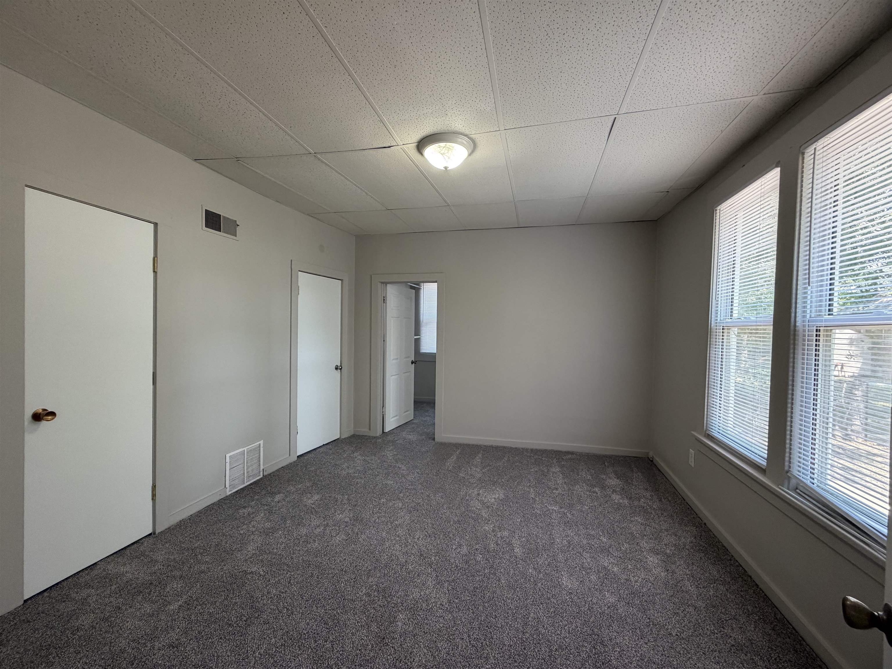 109 S West Pl. Property Photo 6