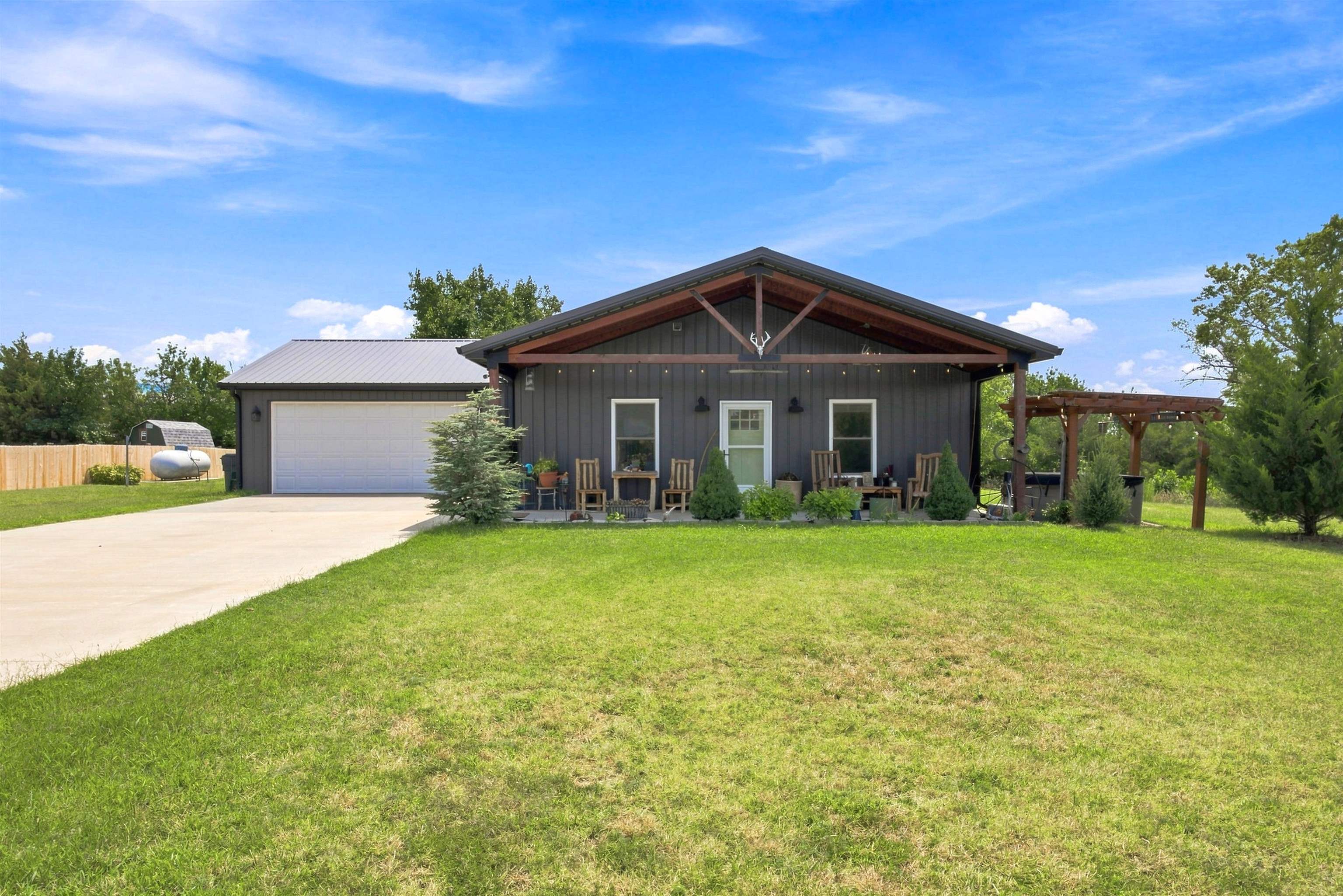 7205 N Broadway Property Photo 3