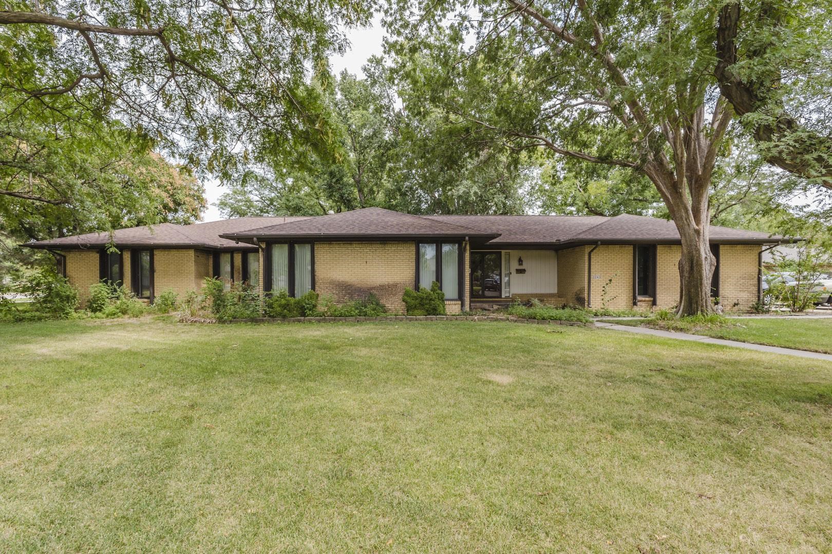 2243 W Bella Vista Property Photo 1