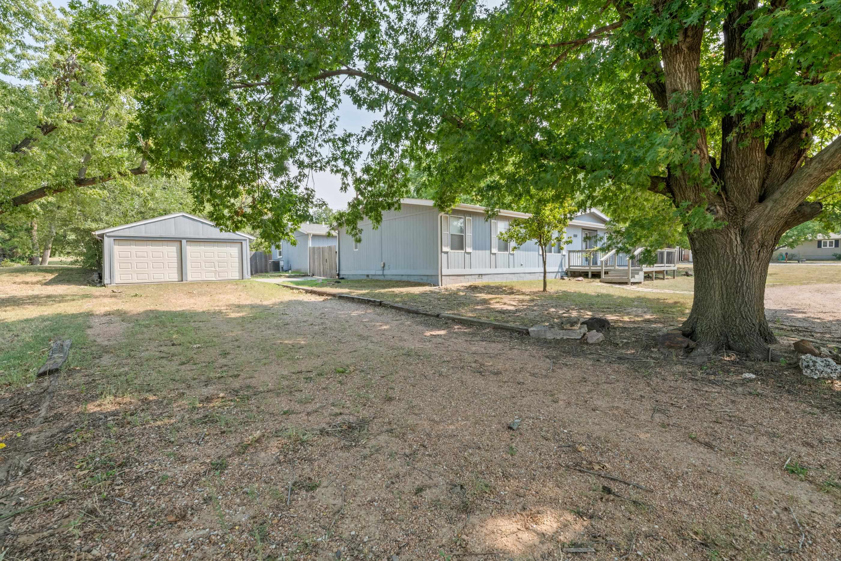 300 Williamson Dr Property Photo 3