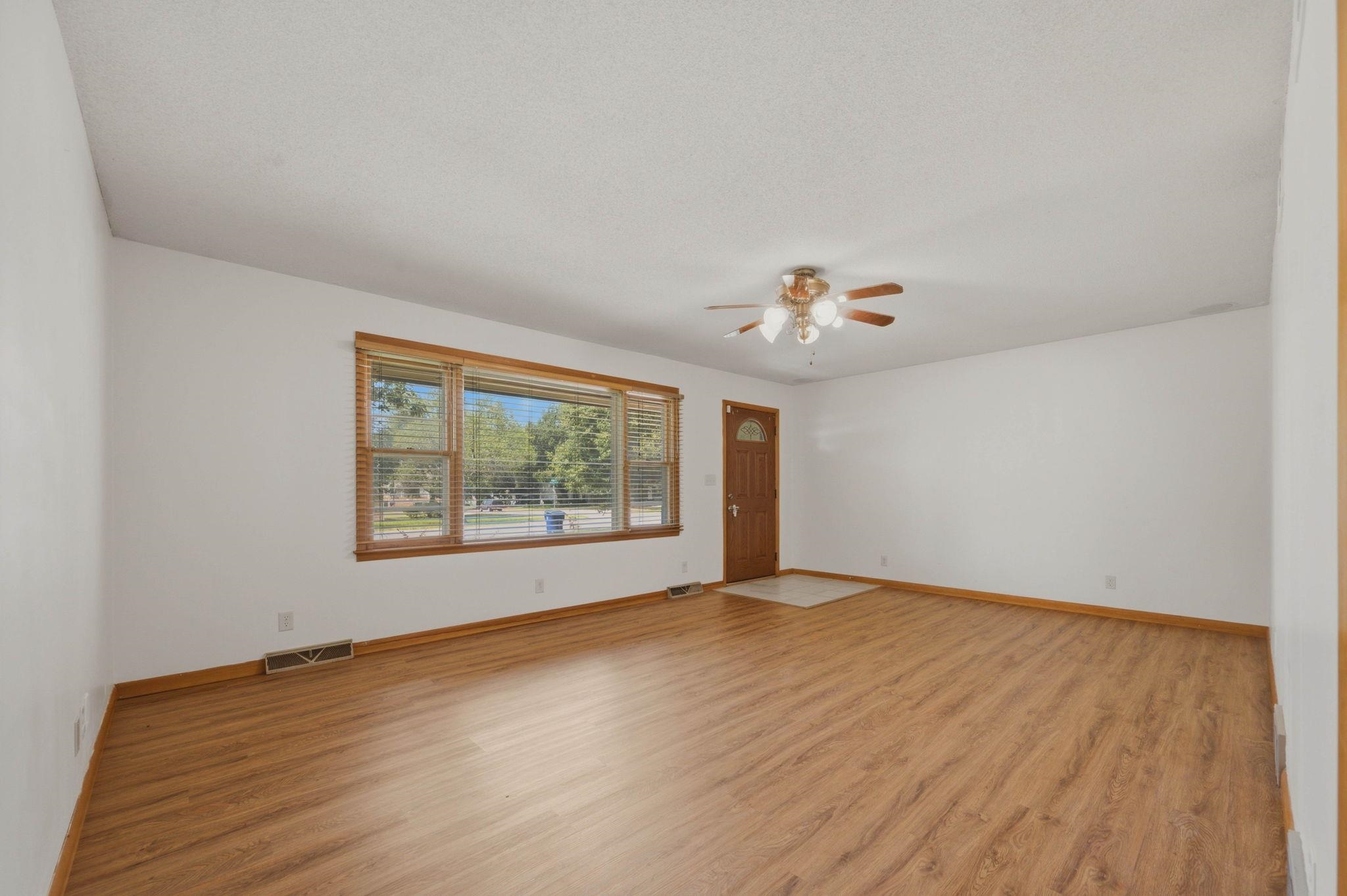 102 S Westview Rd Property Photo 6