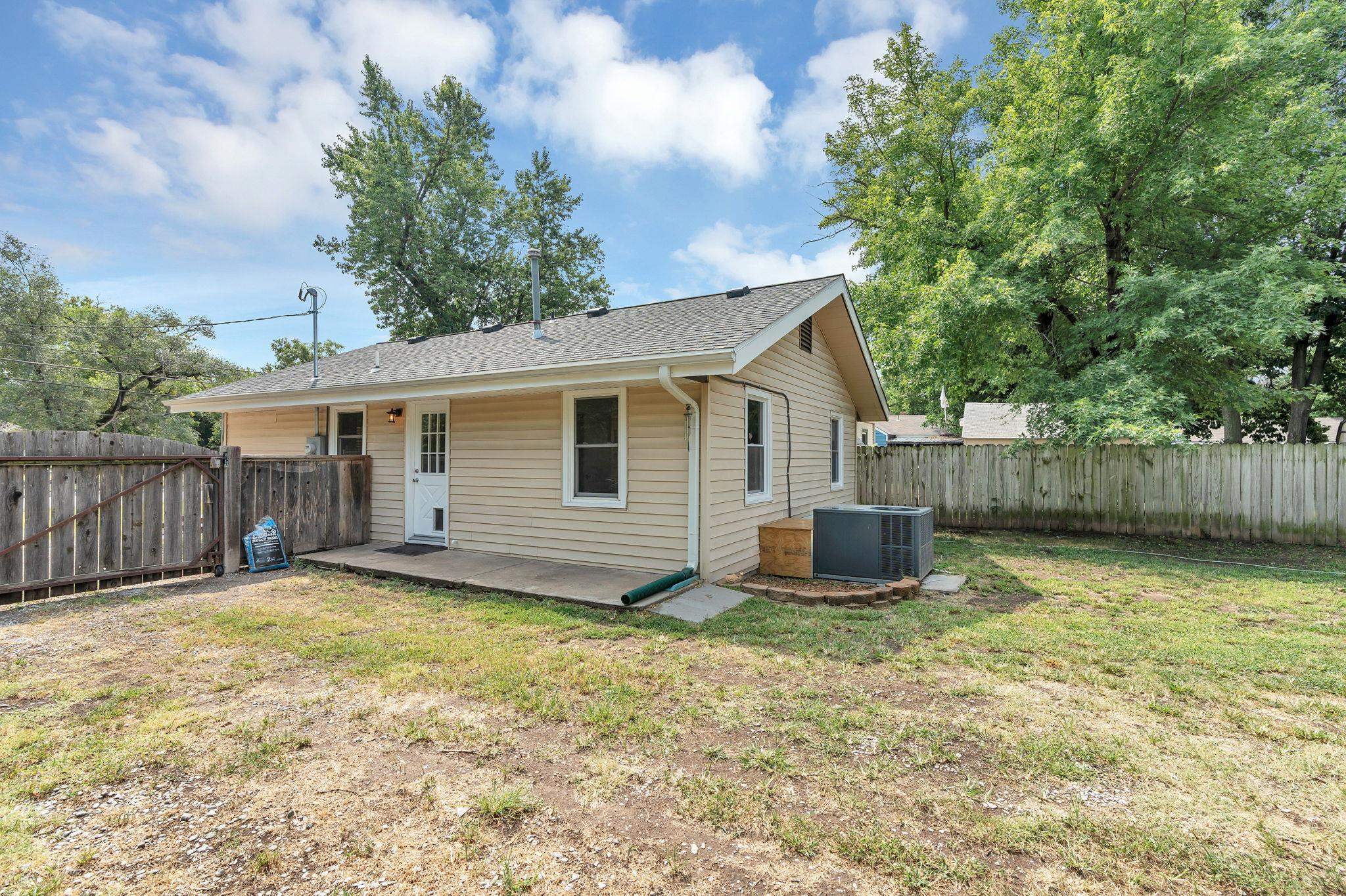 2145 S Hydraulic Ave Property Photo 25