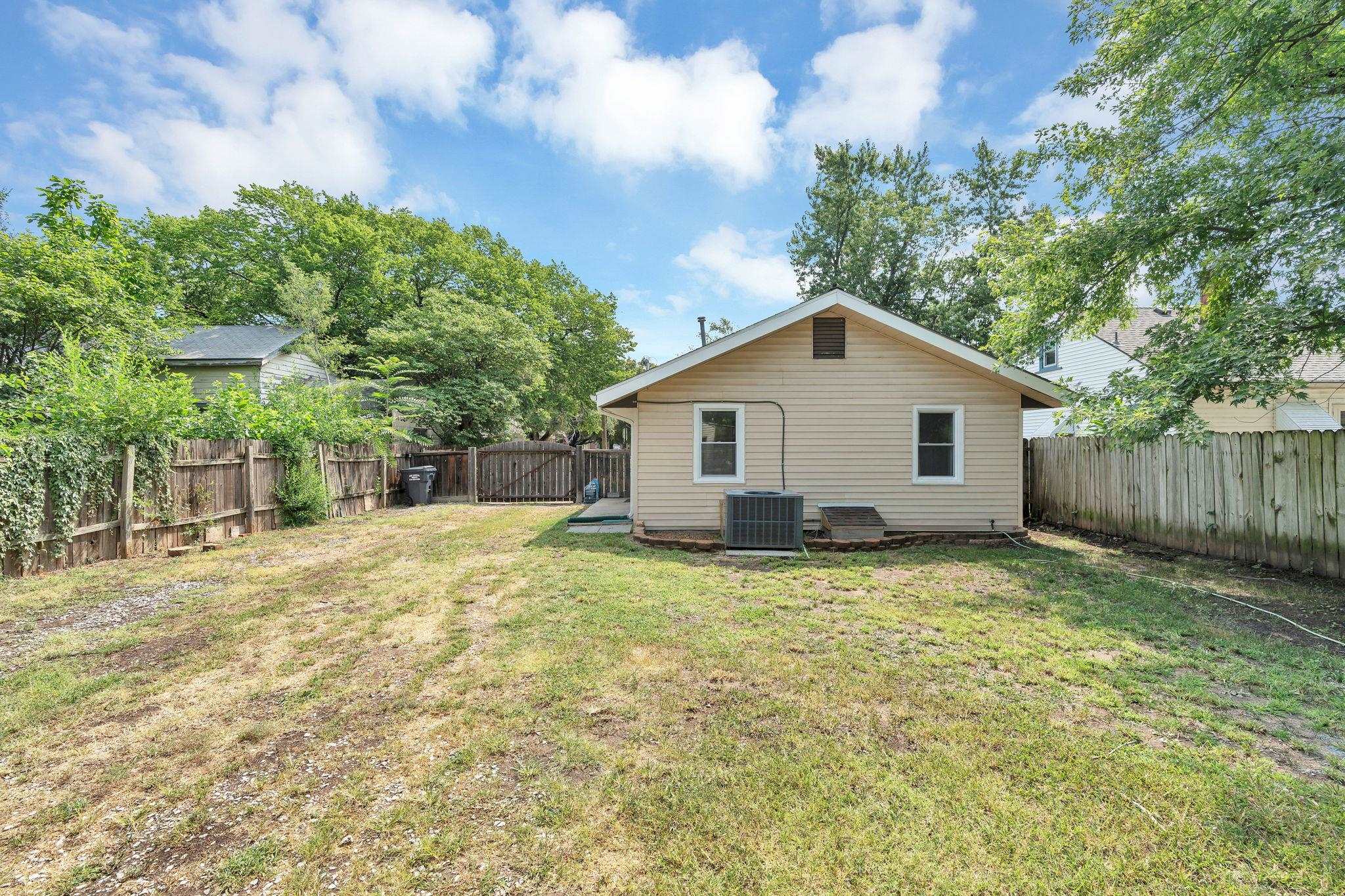 2145 S Hydraulic Ave Property Photo 27