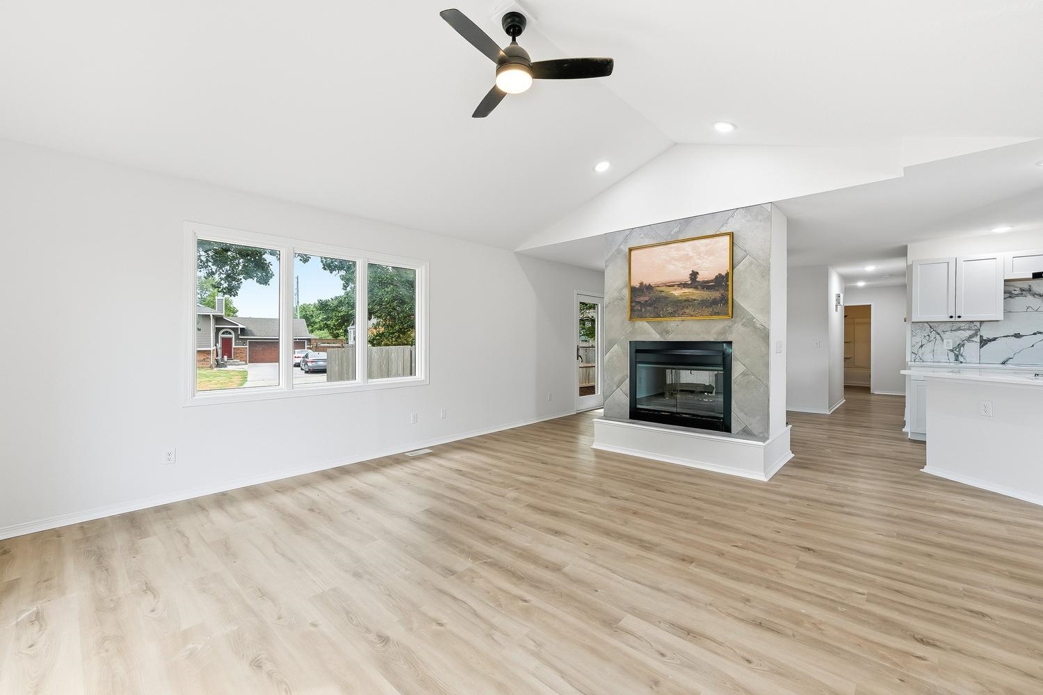2209 N Woodlawn Blvd Property Photo 4