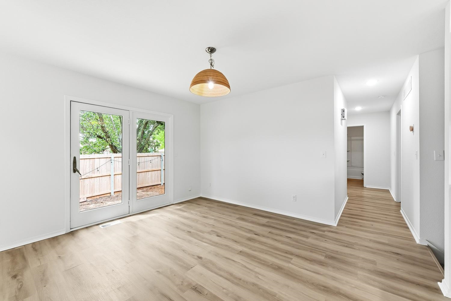 2209 N Woodlawn Blvd Property Photo 13