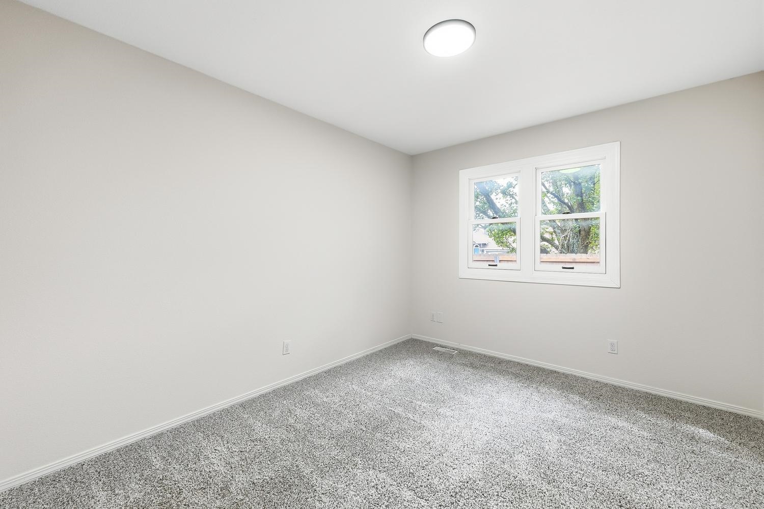 2209 N Woodlawn Blvd Property Photo 18