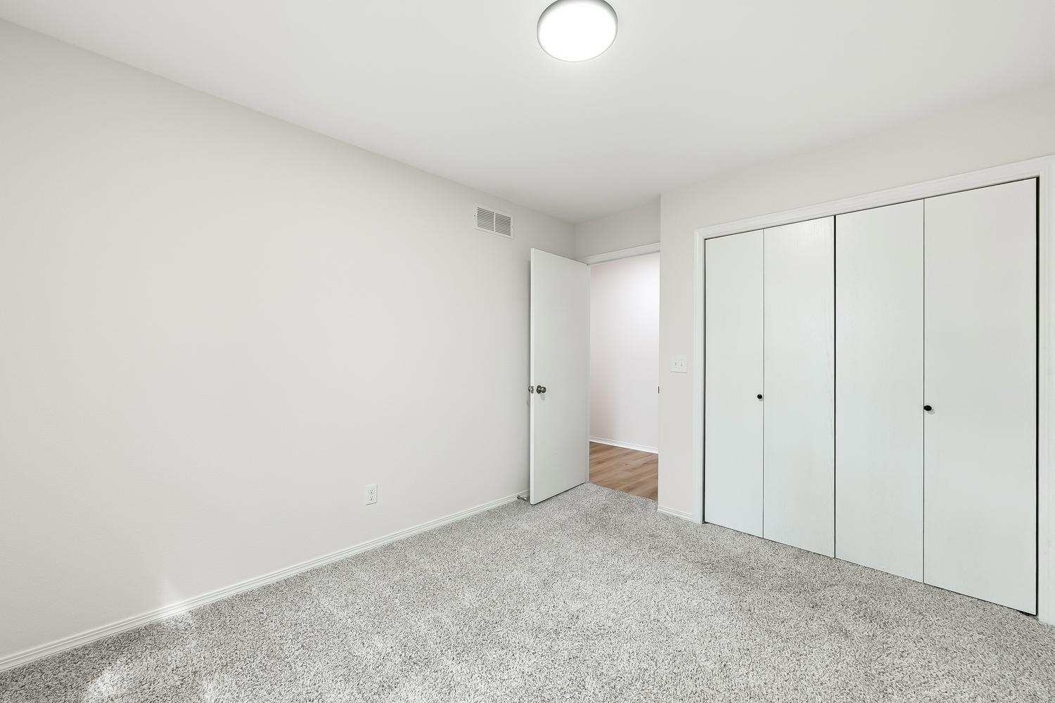 2209 N Woodlawn Blvd Property Photo 19