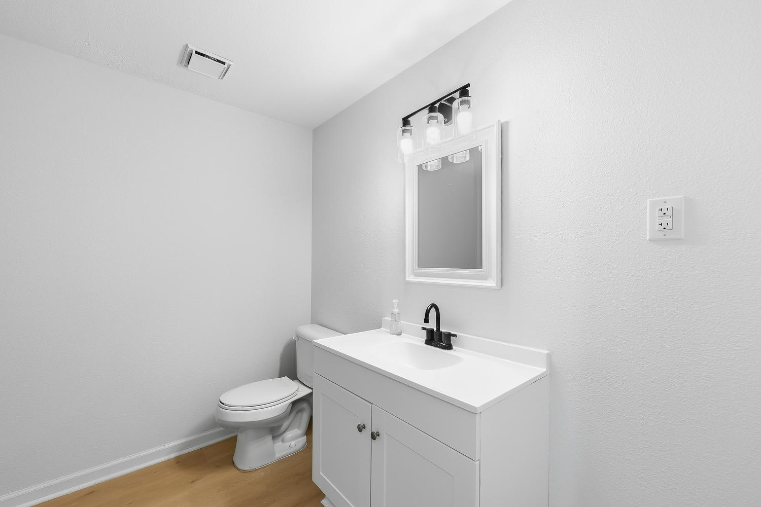 2209 N Woodlawn Blvd Property Photo 26