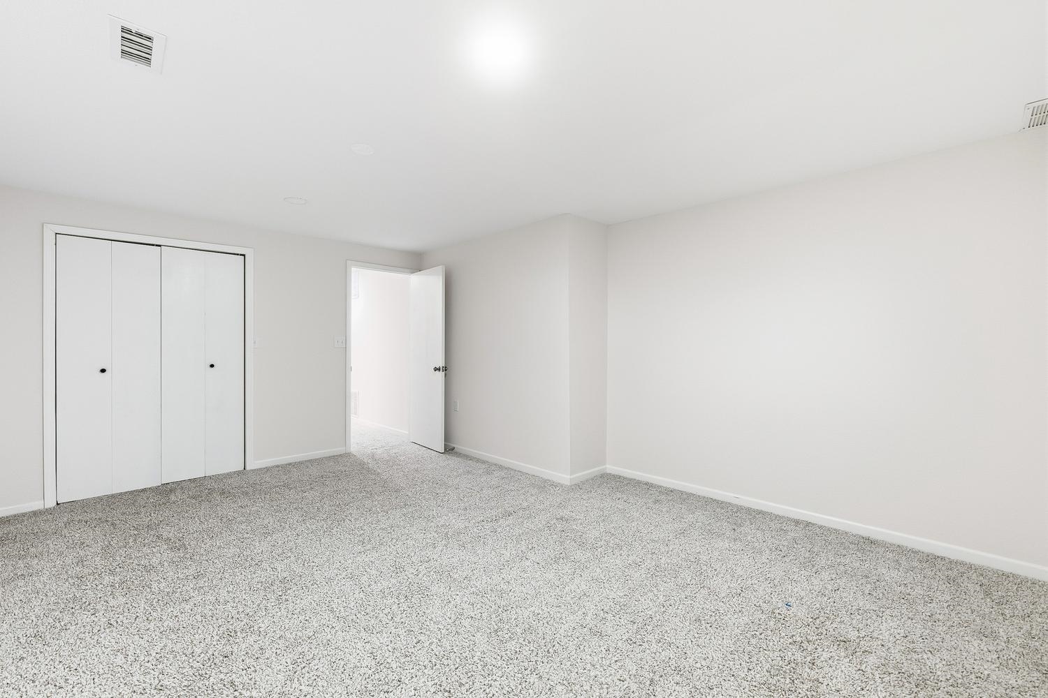 2209 N Woodlawn Blvd Property Photo 27