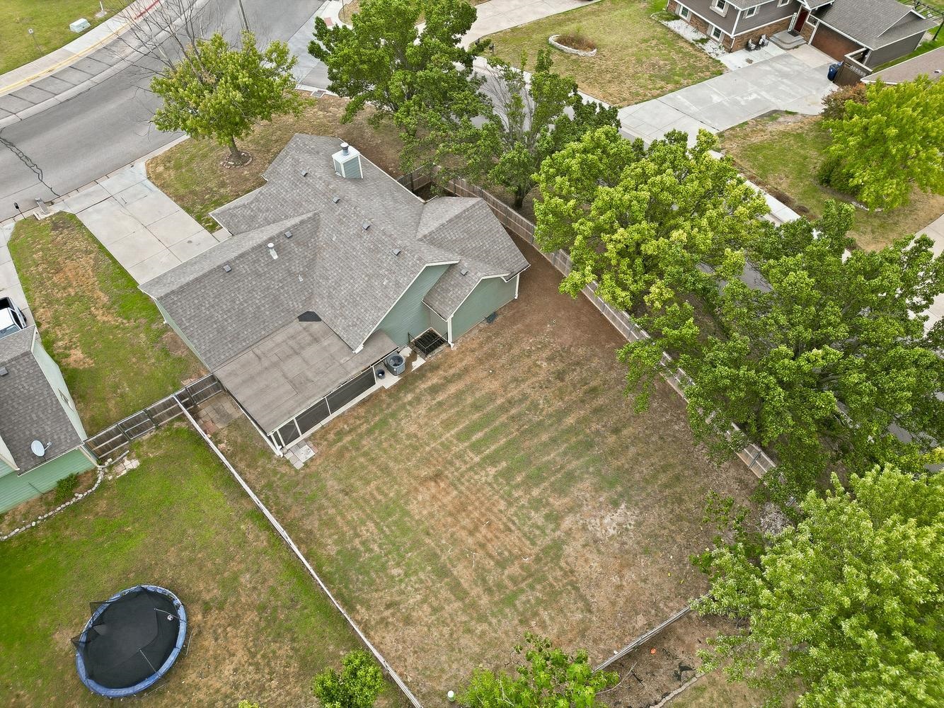 2209 N Woodlawn Blvd Property Photo 32