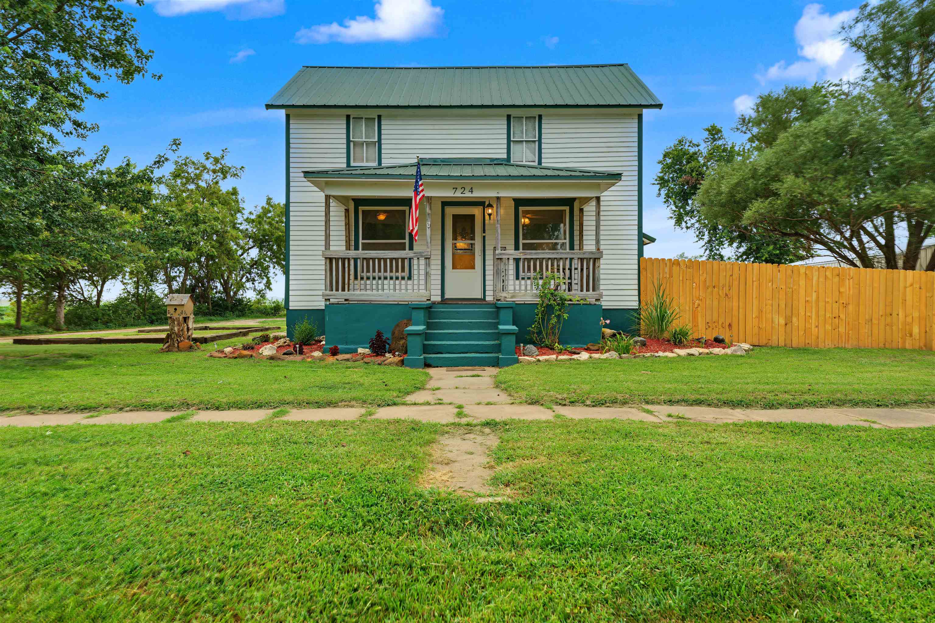 724 N Melbert Ave Property Photo 4