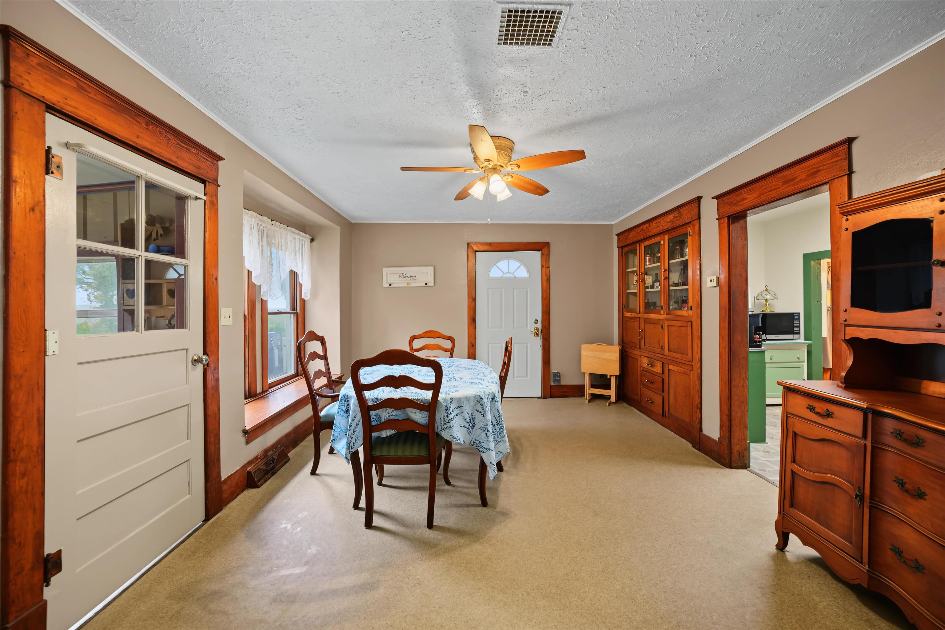 724 N Melbert Ave Property Photo 10