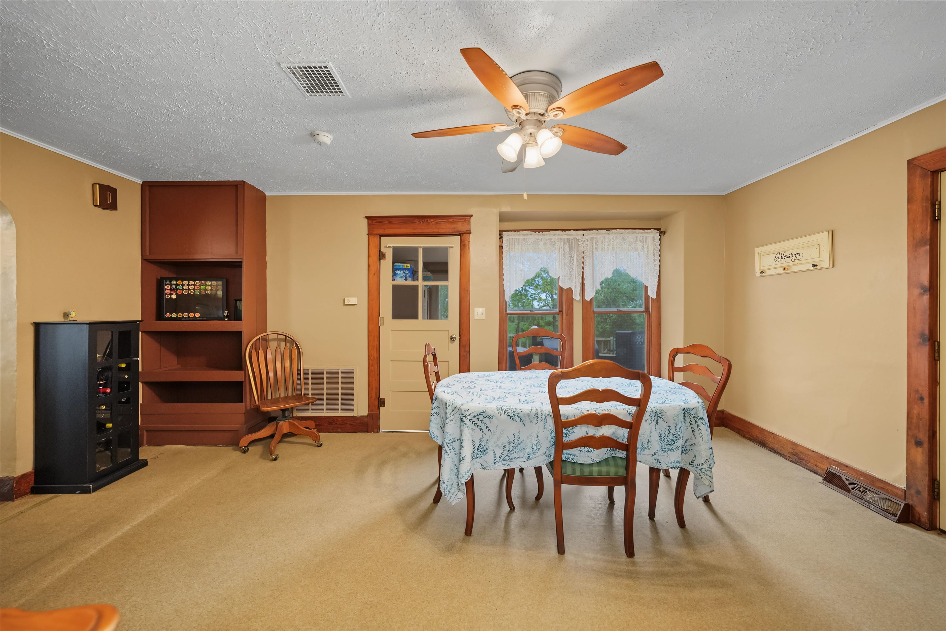 724 N Melbert Ave Property Photo 12