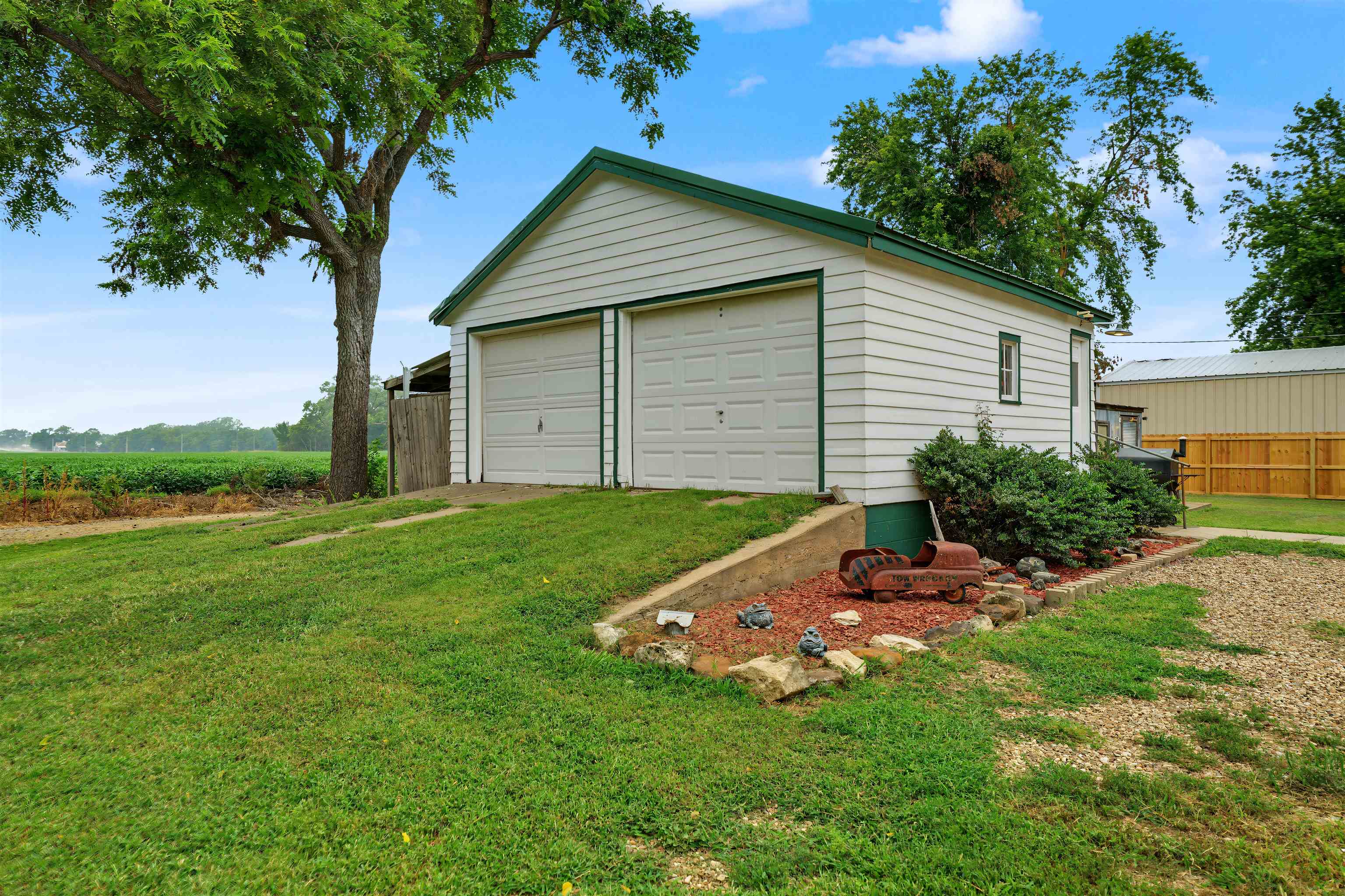 724 N Melbert Ave Property Photo 30