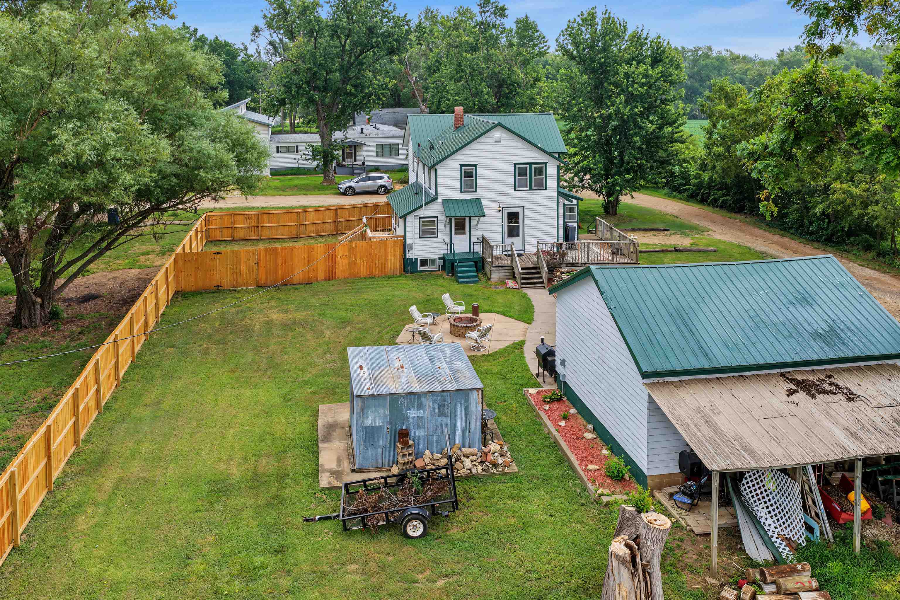 724 N Melbert Ave Property Photo 32