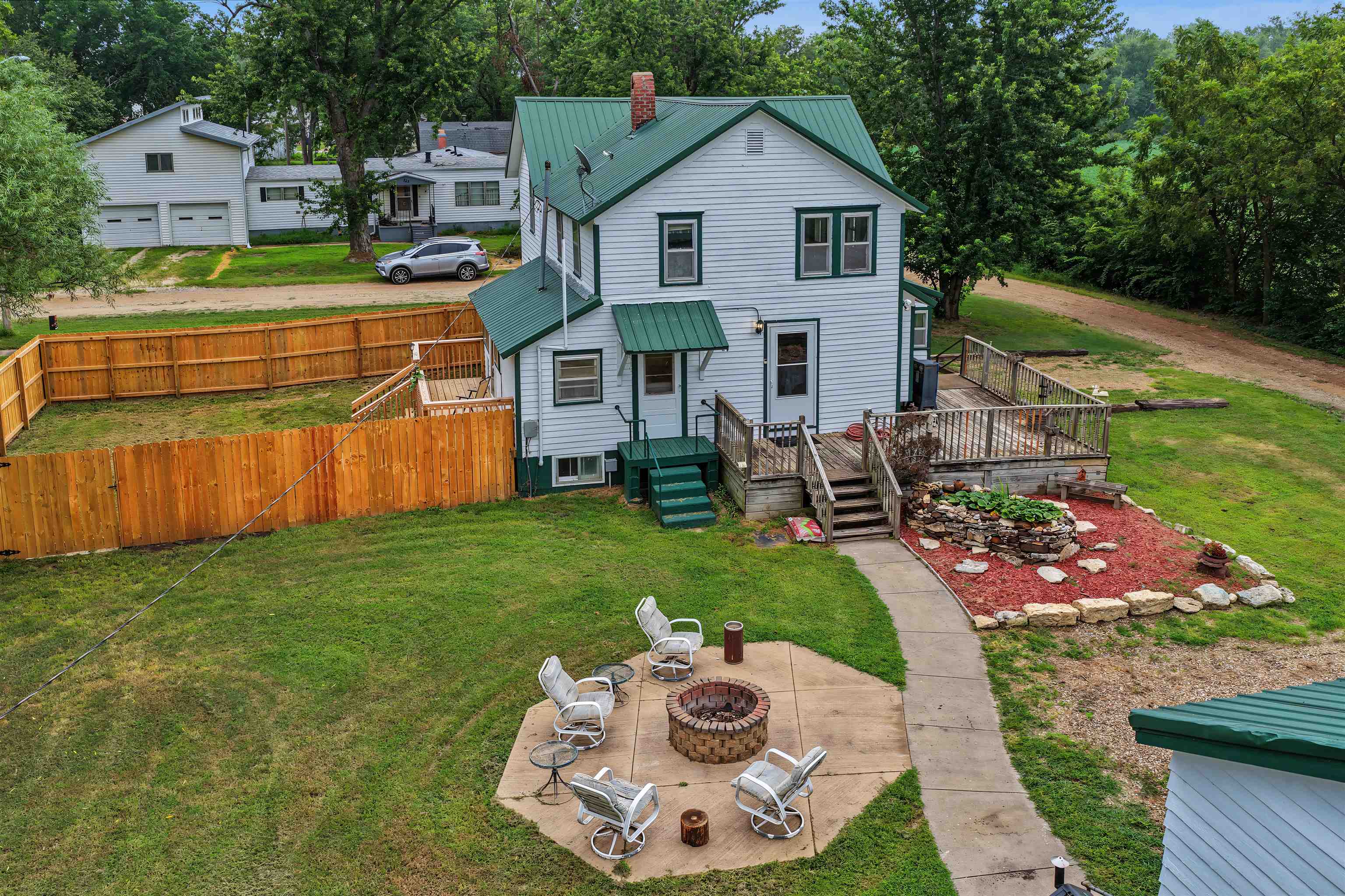 724 N Melbert Ave Property Photo 33