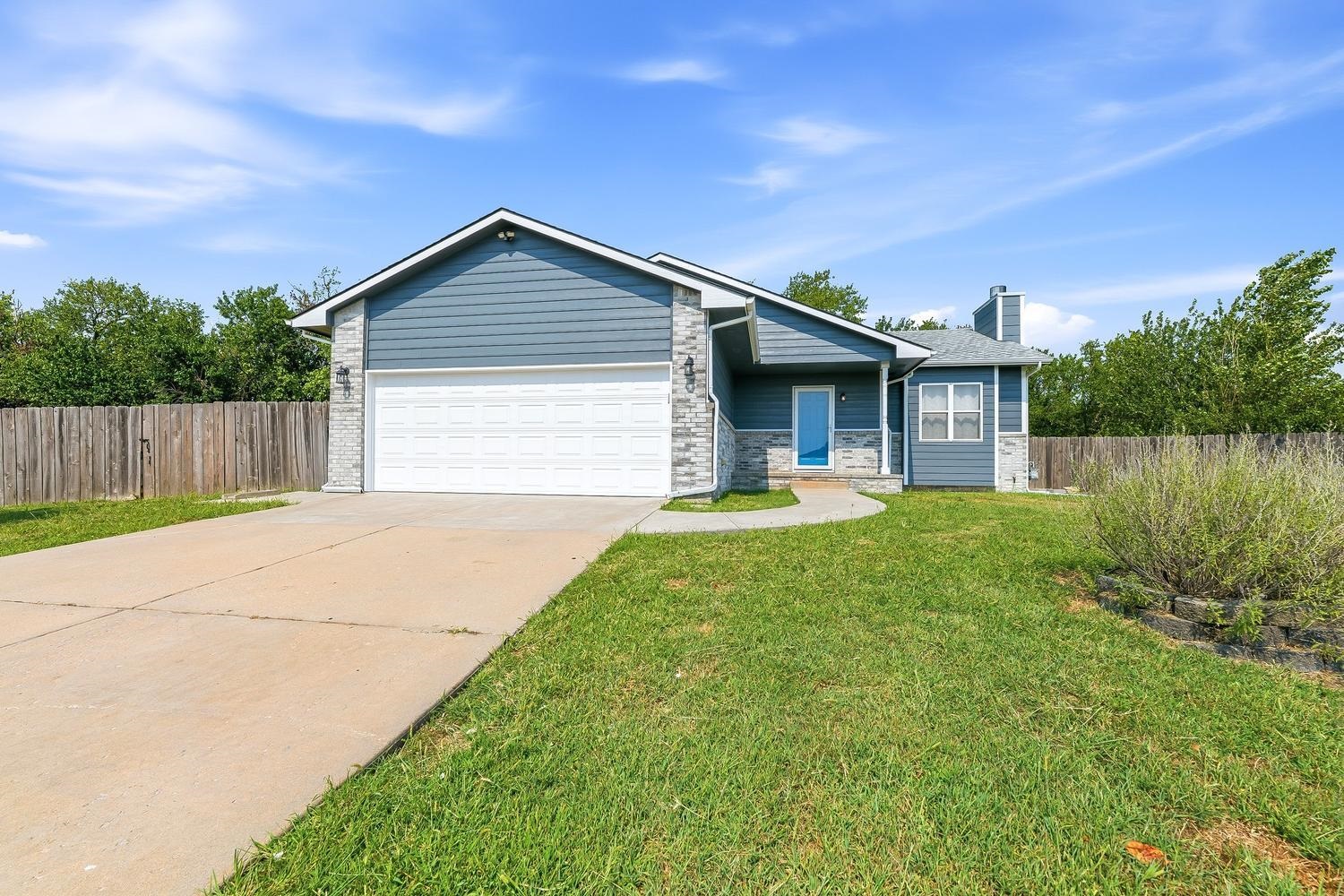 709 S Goebel Property Photo 1