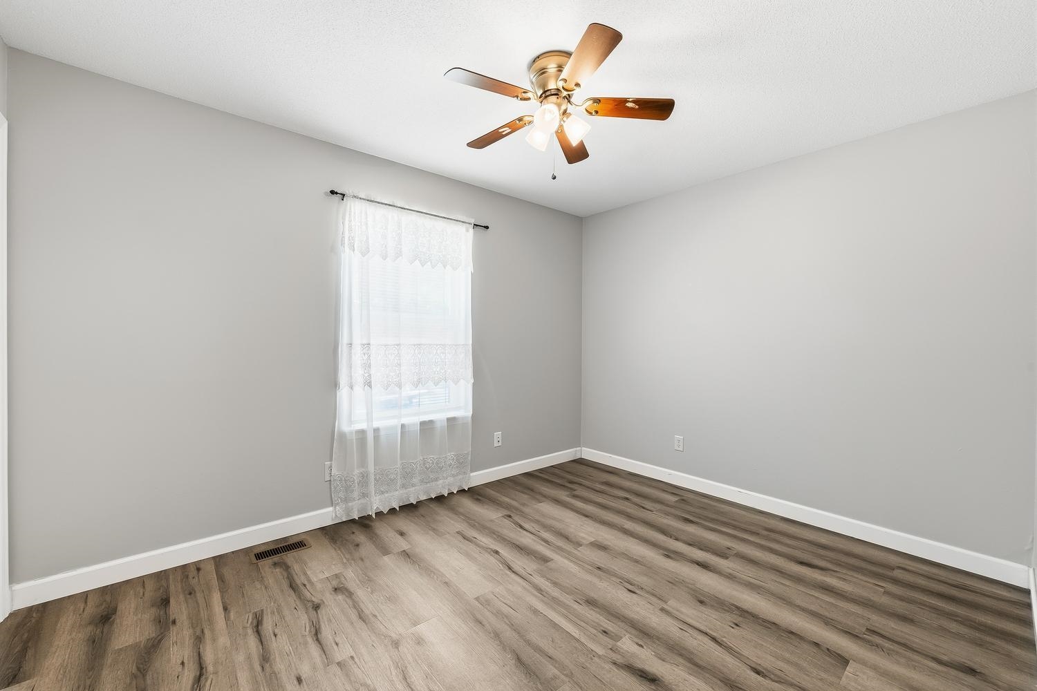 709 S Goebel Property Photo 19