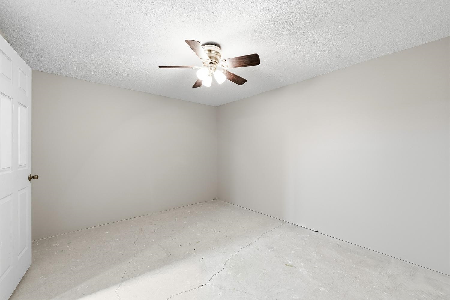 709 S Goebel Property Photo 28