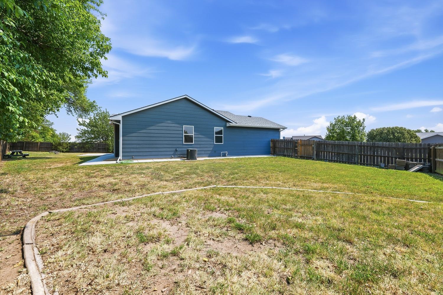 709 S Goebel Property Photo 35