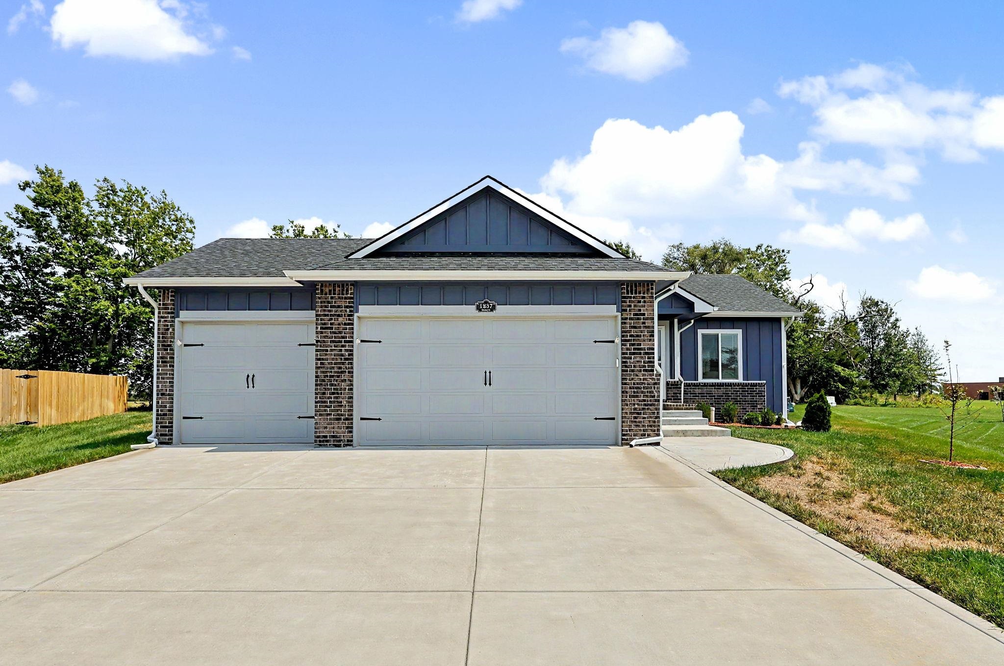 1237 E Sontag Property Photo 1