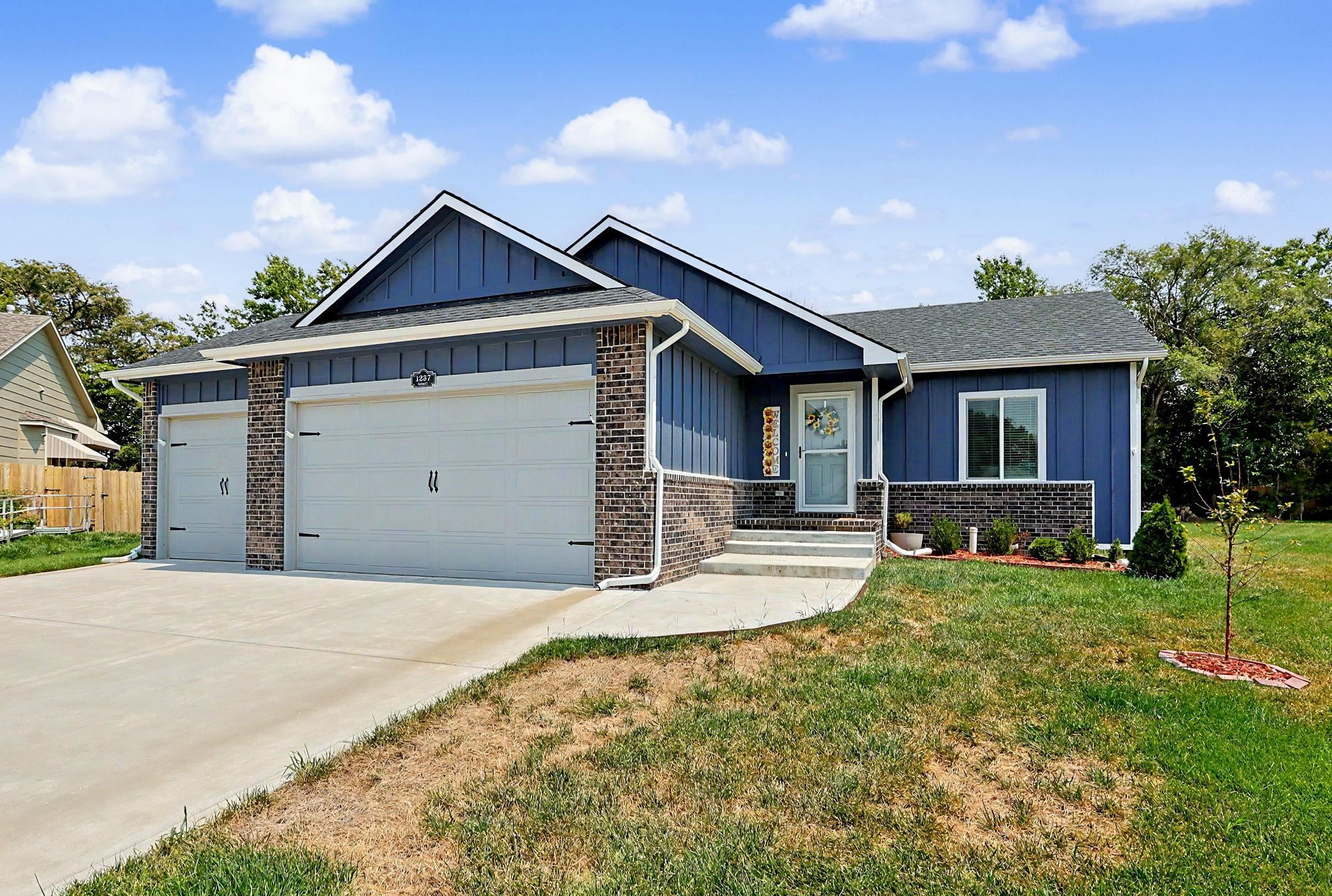 1237 E Sontag Property Photo 2