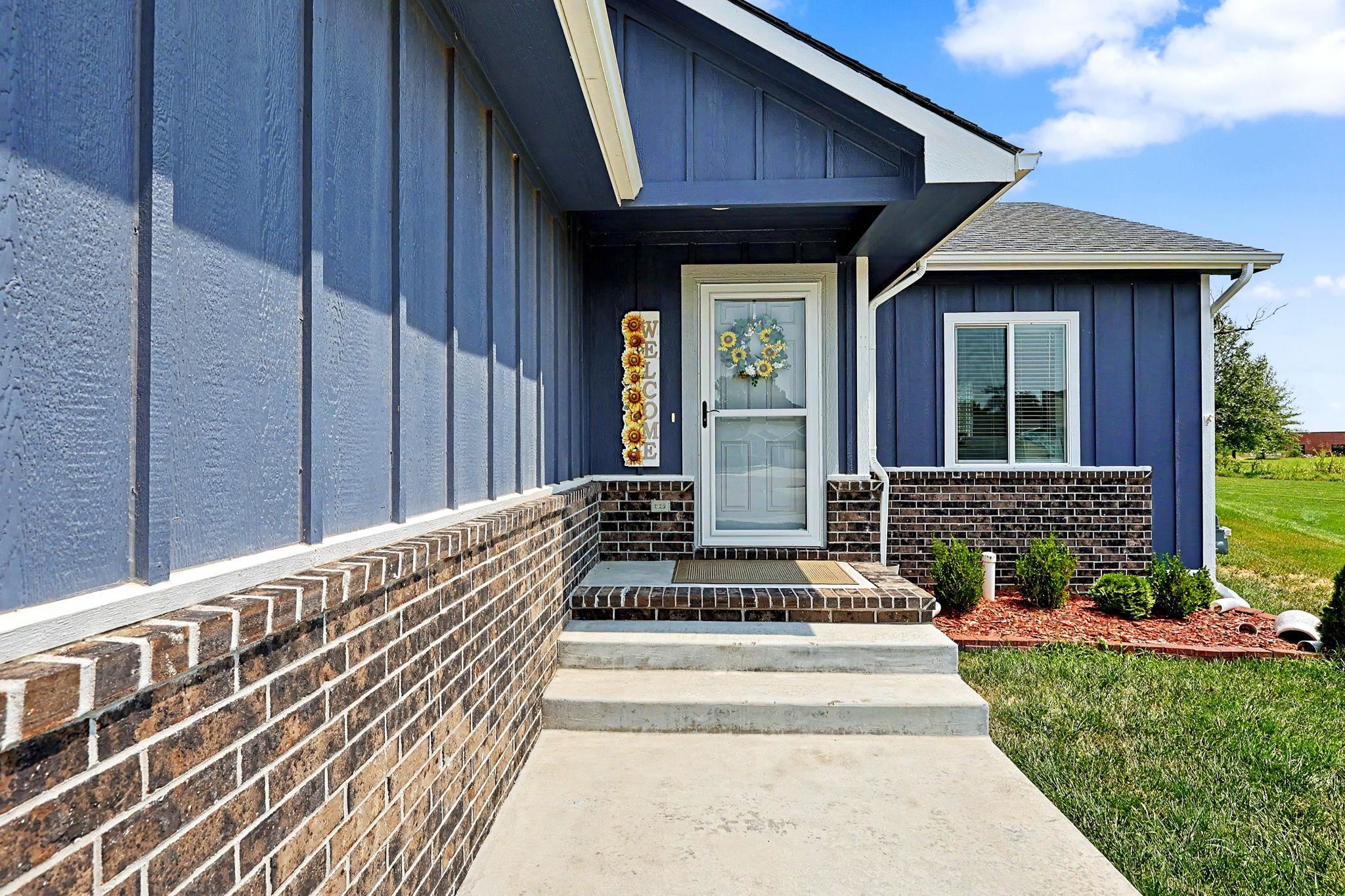 1237 E Sontag Property Photo 3