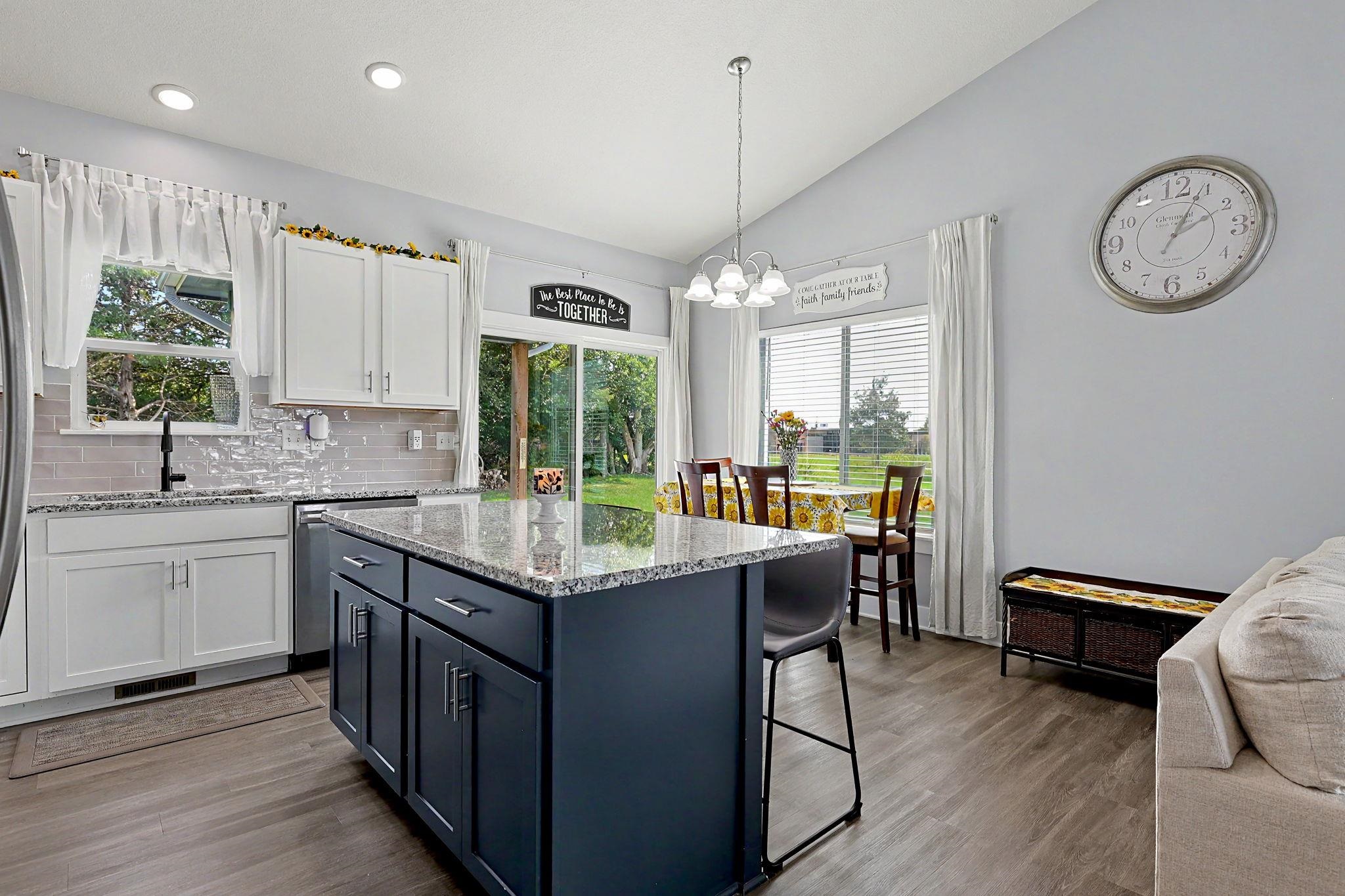 1237 E Sontag Property Photo 6