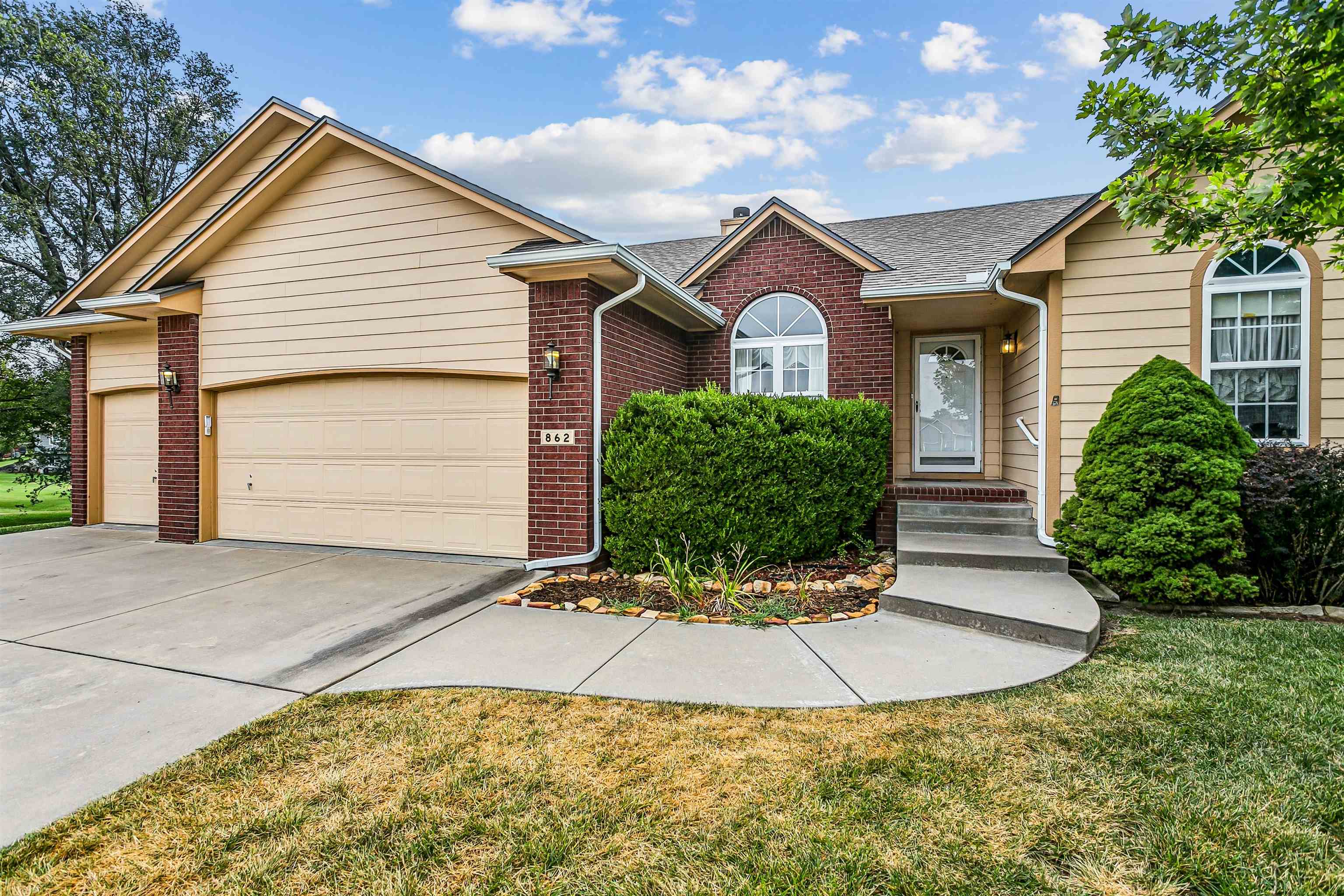 862 S Zelta Ct Property Photo 2