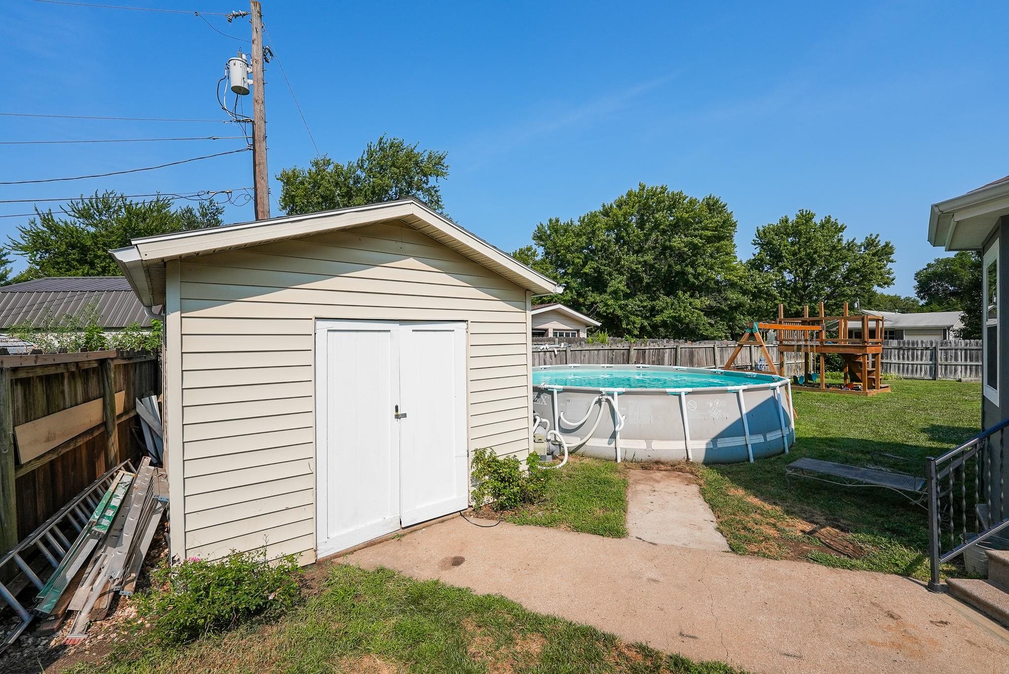 1673 N Lawndale Ave Property Photo 28