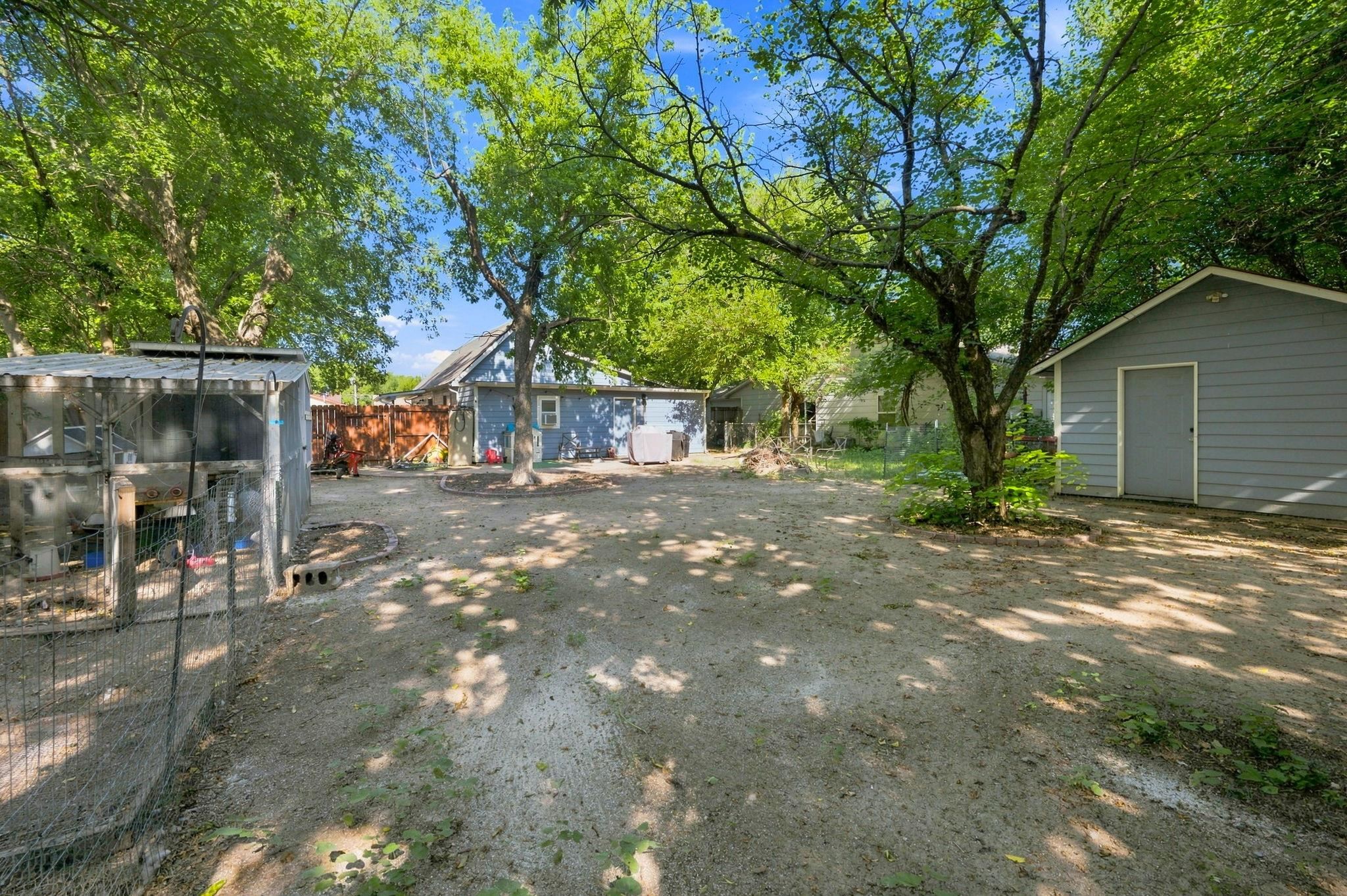 752 N Mount Carmel Ave Property Photo 20