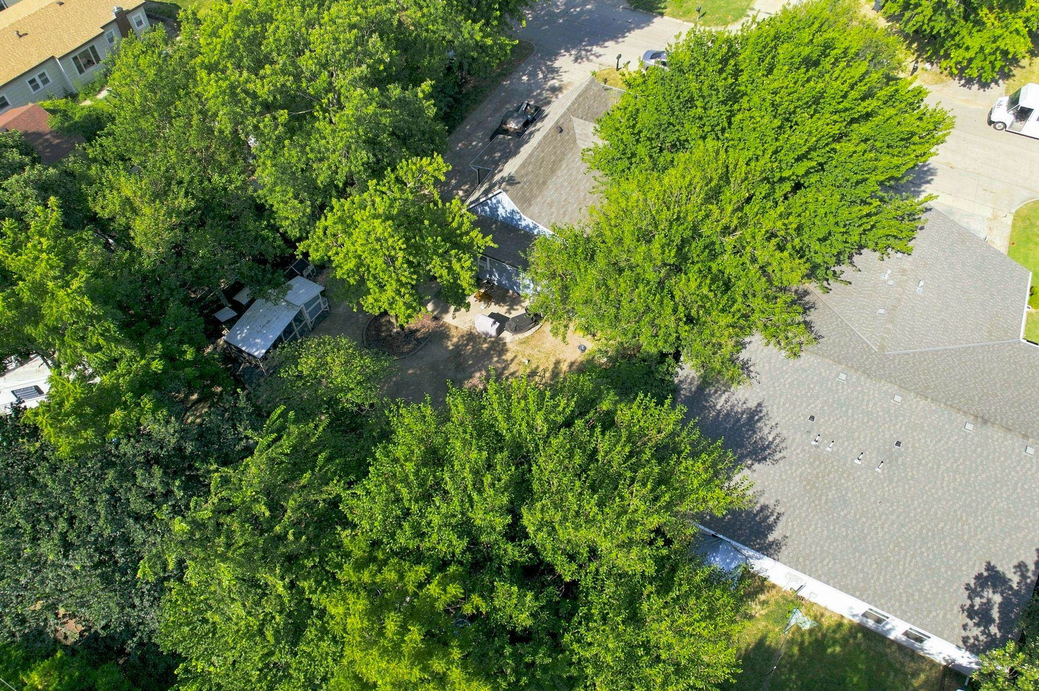 752 N Mount Carmel Ave Property Photo 25
