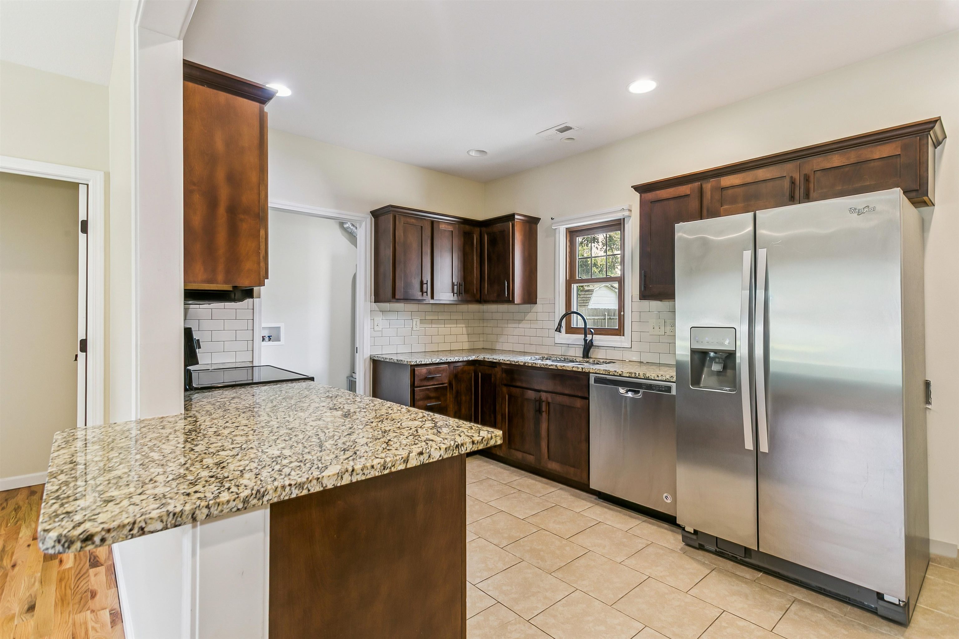 609 W Russell Property Photo 5
