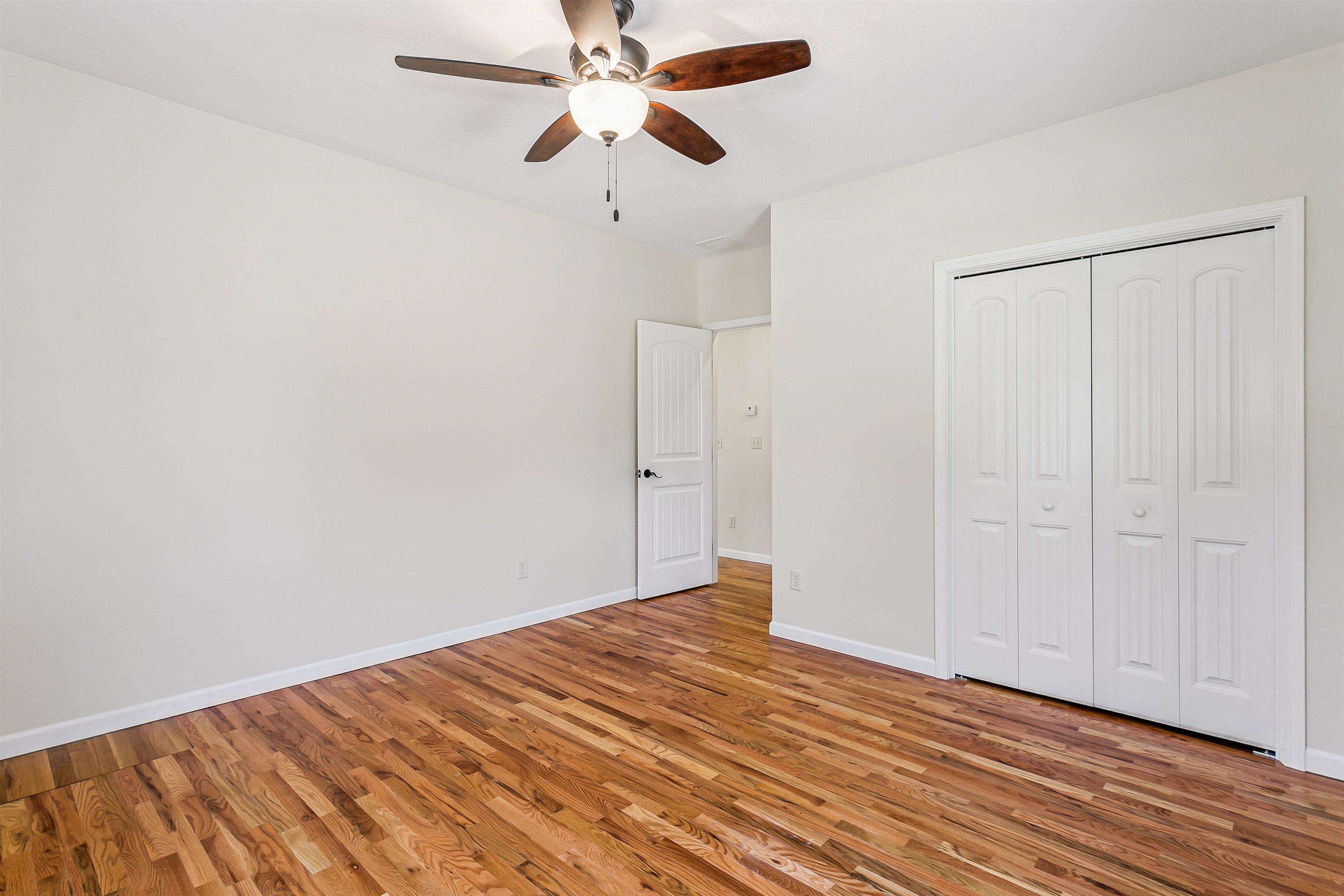 609 W Russell Property Photo 13