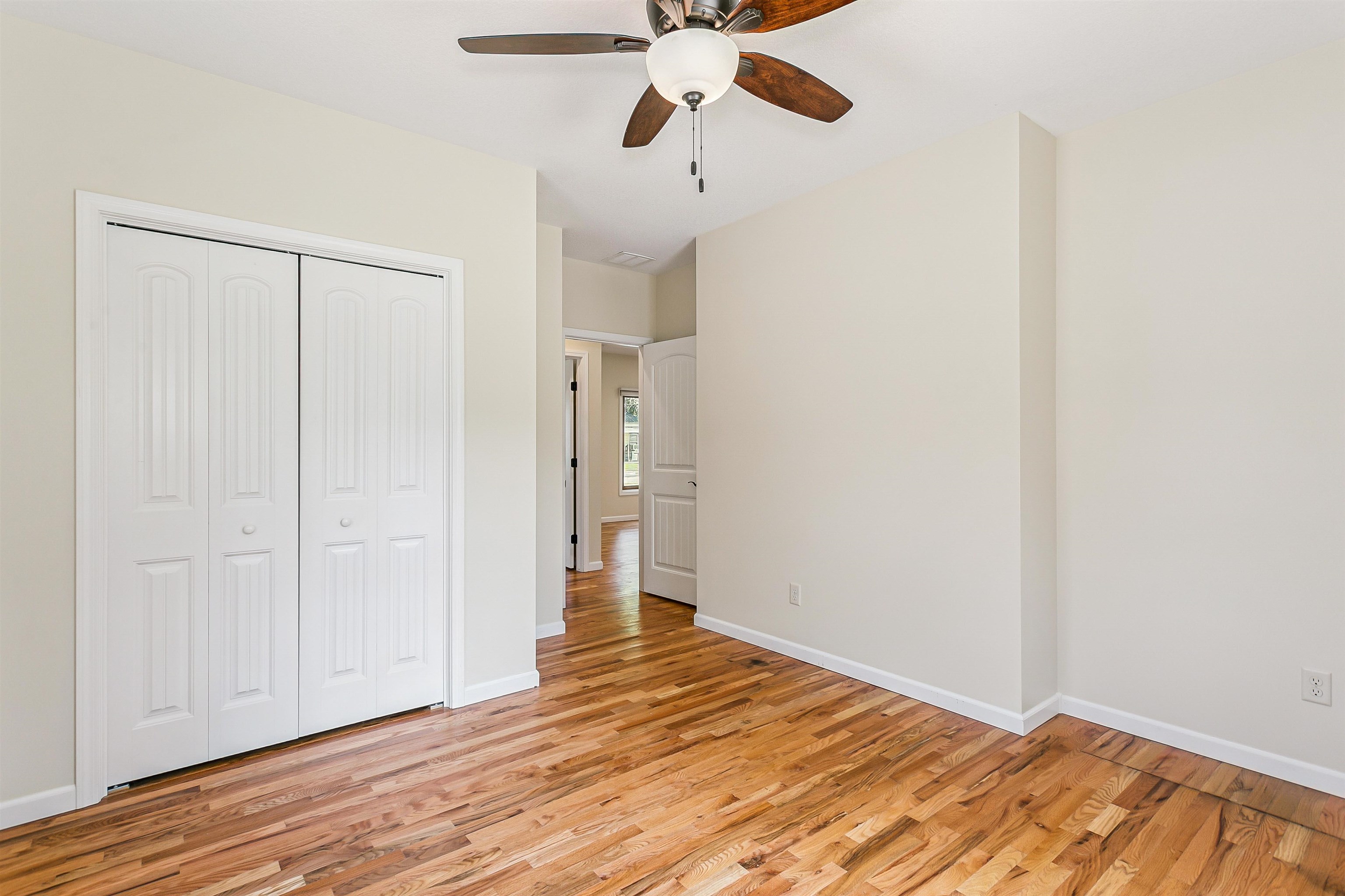 609 W Russell Property Photo 15