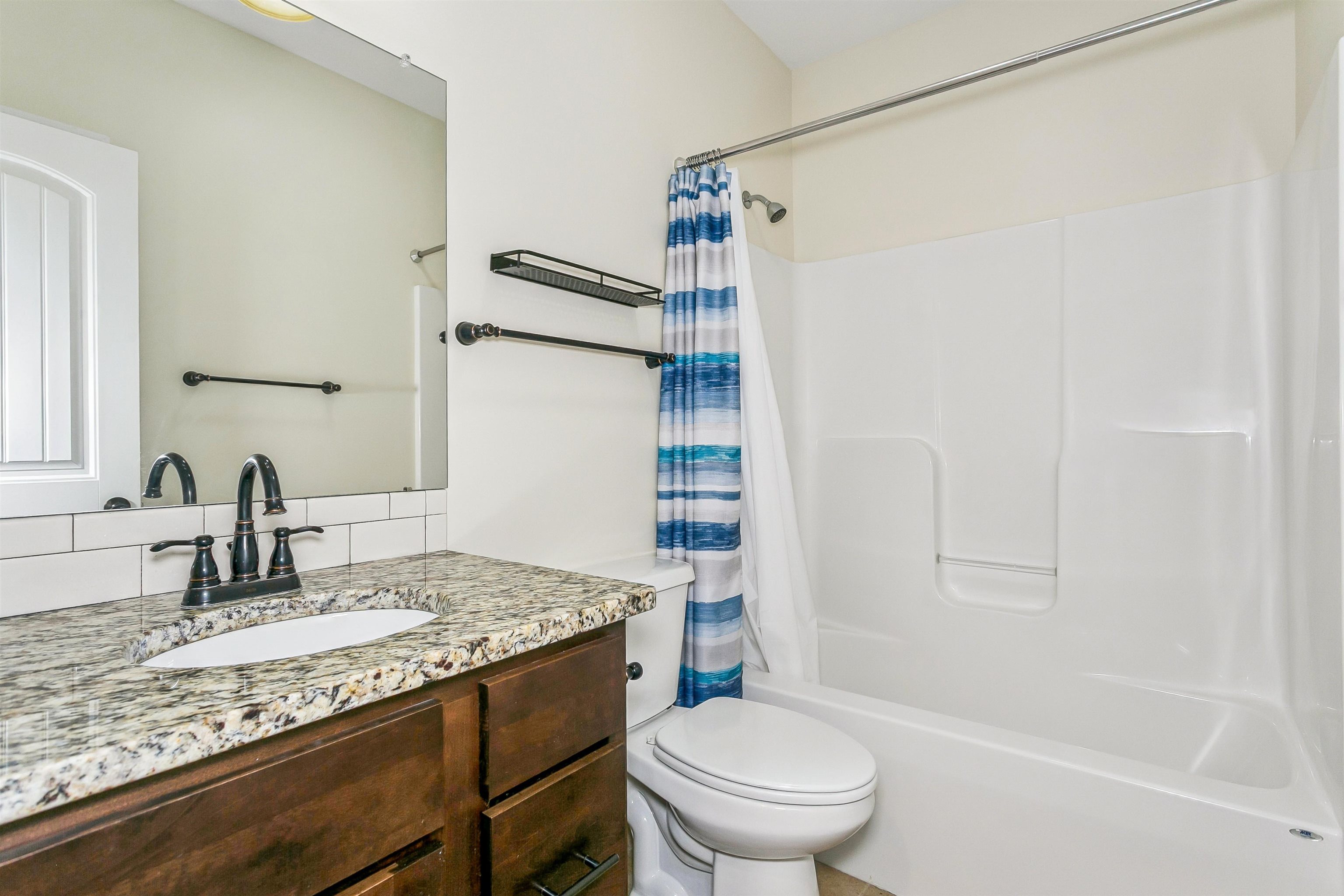609 W Russell Property Photo 16