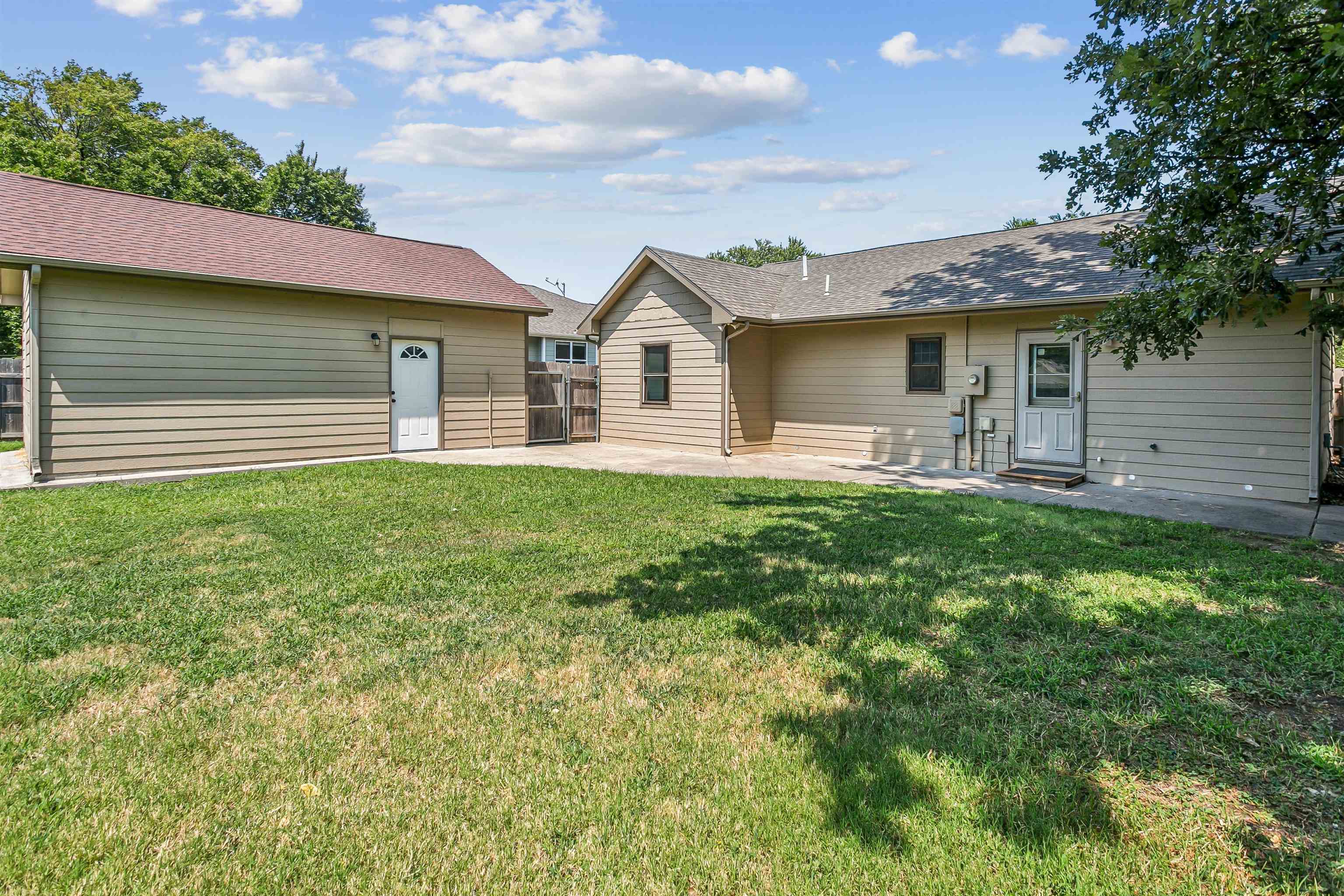 609 W Russell Property Photo 19