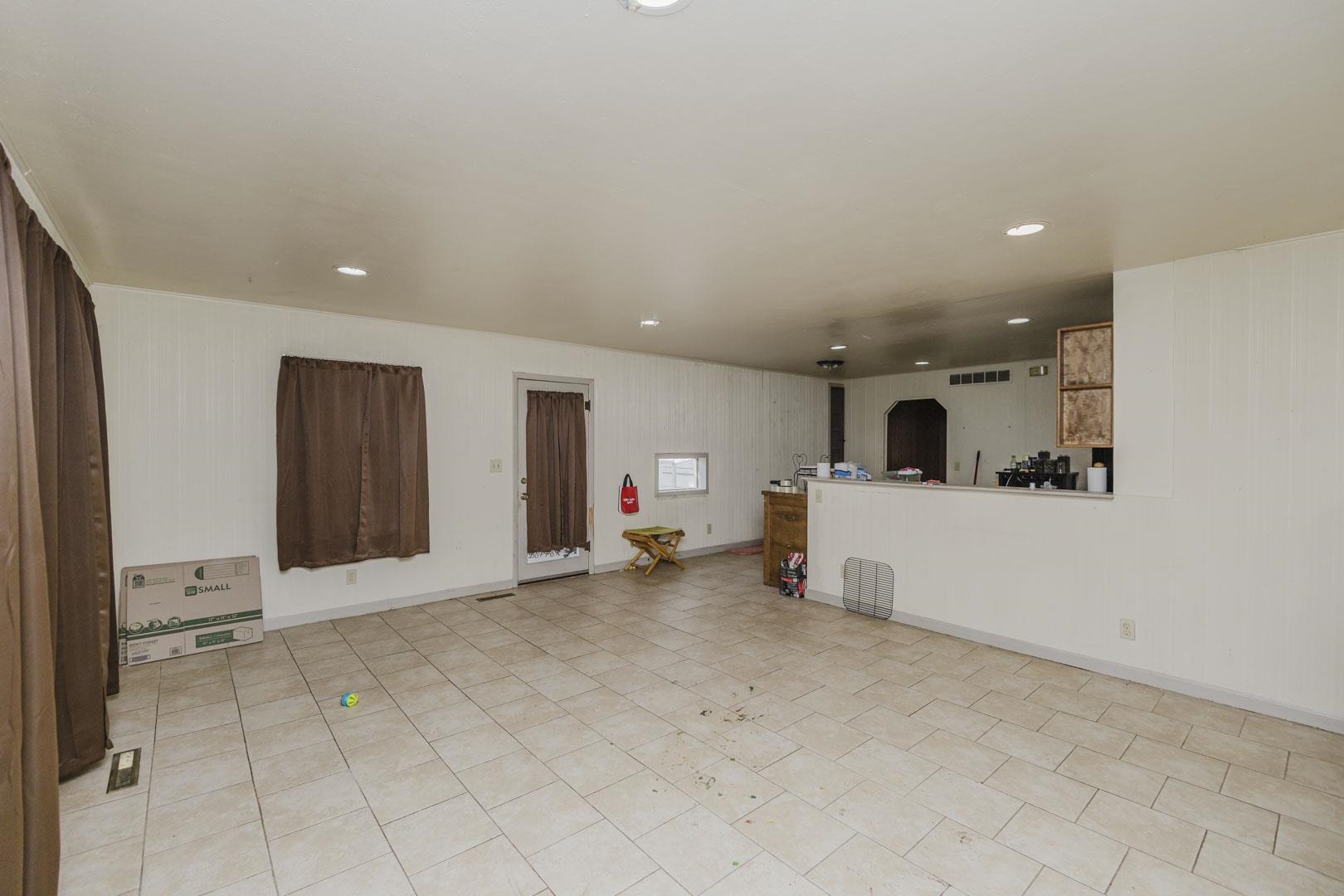 1942 N Jeanette Property Photo 8