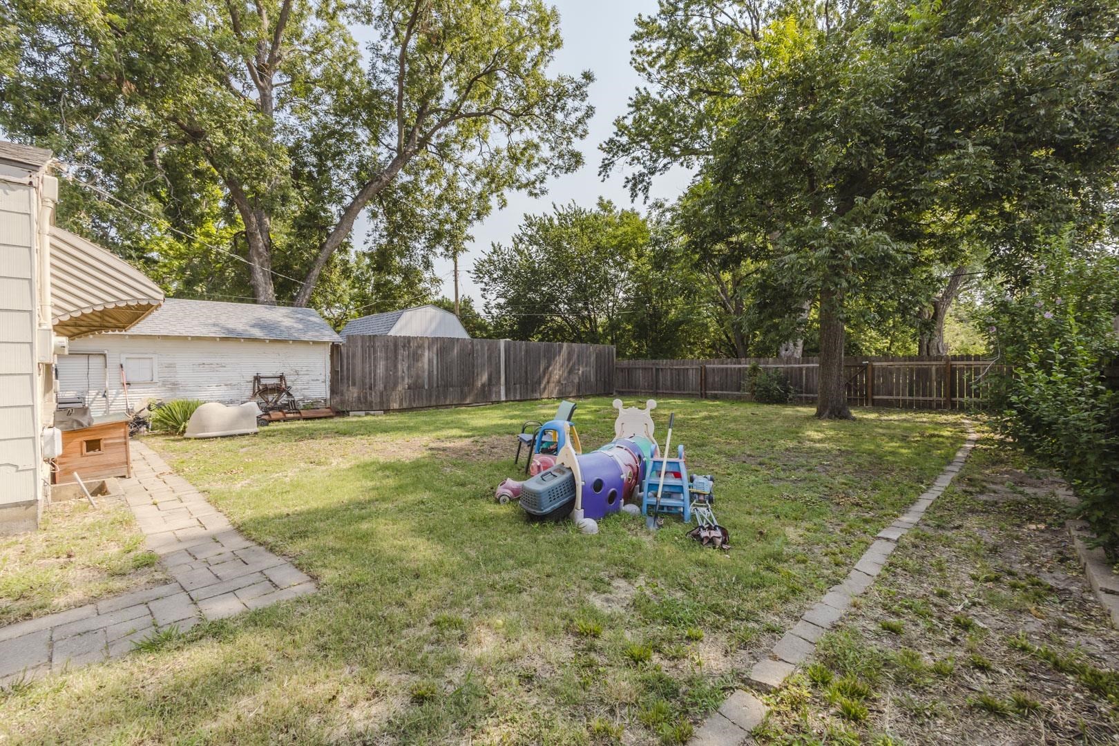 1942 N Jeanette Property Photo 23