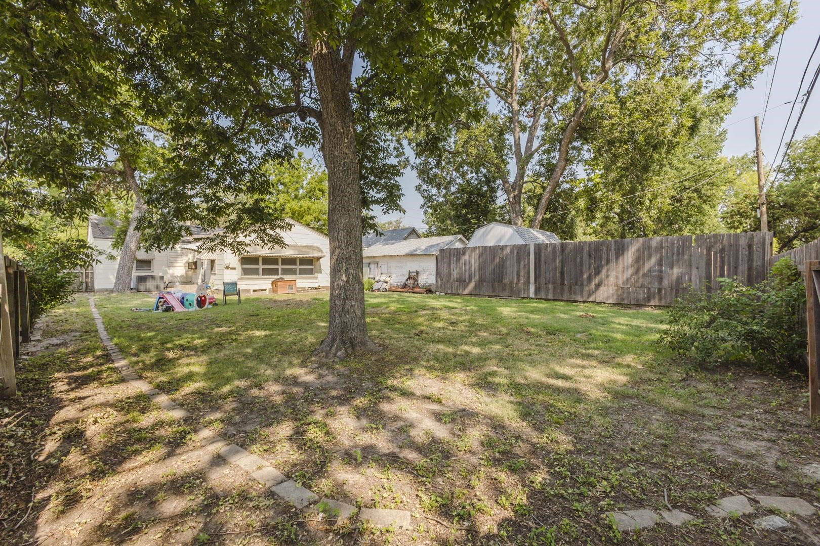 1942 N Jeanette Property Photo 24
