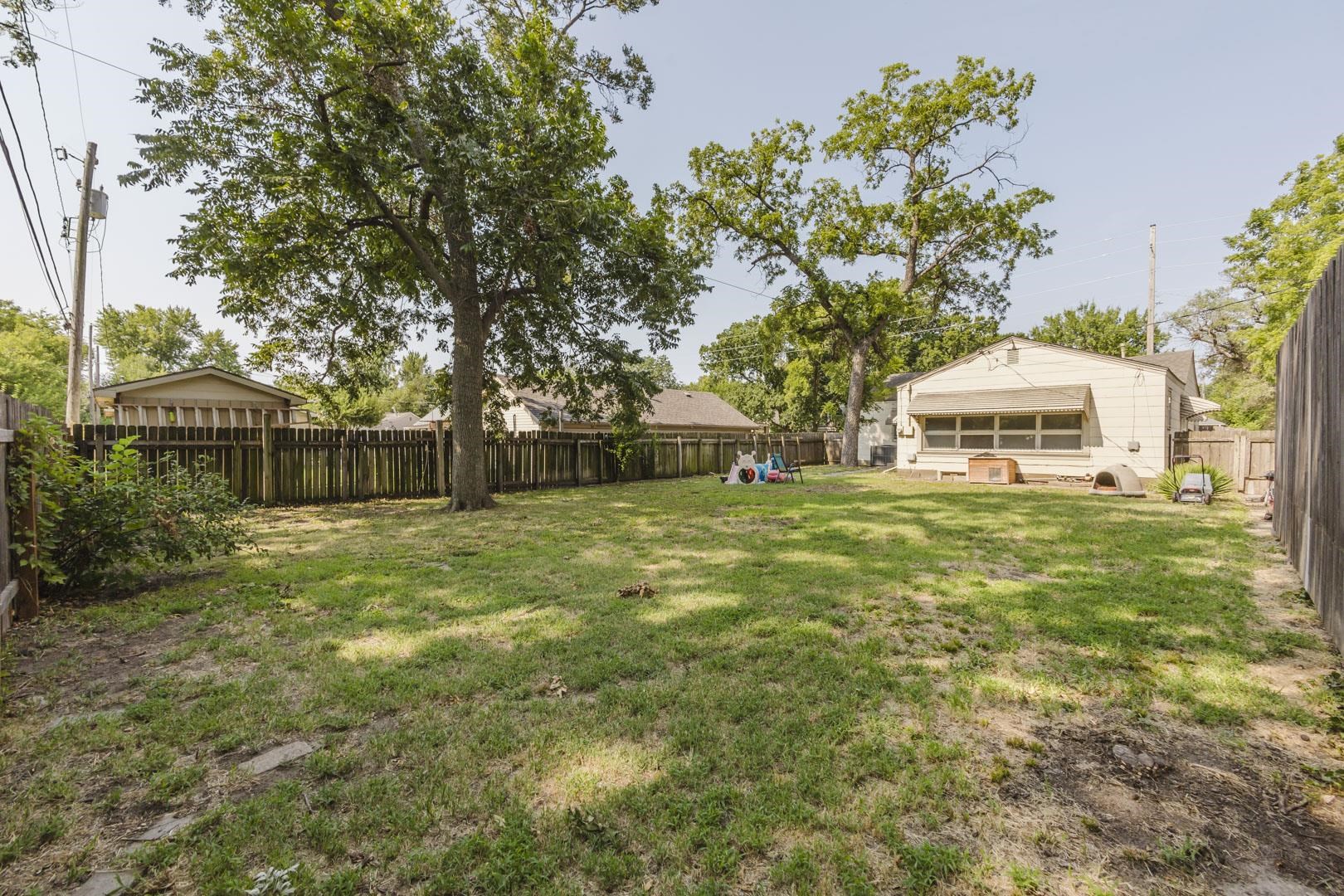 1942 N Jeanette Property Photo 25