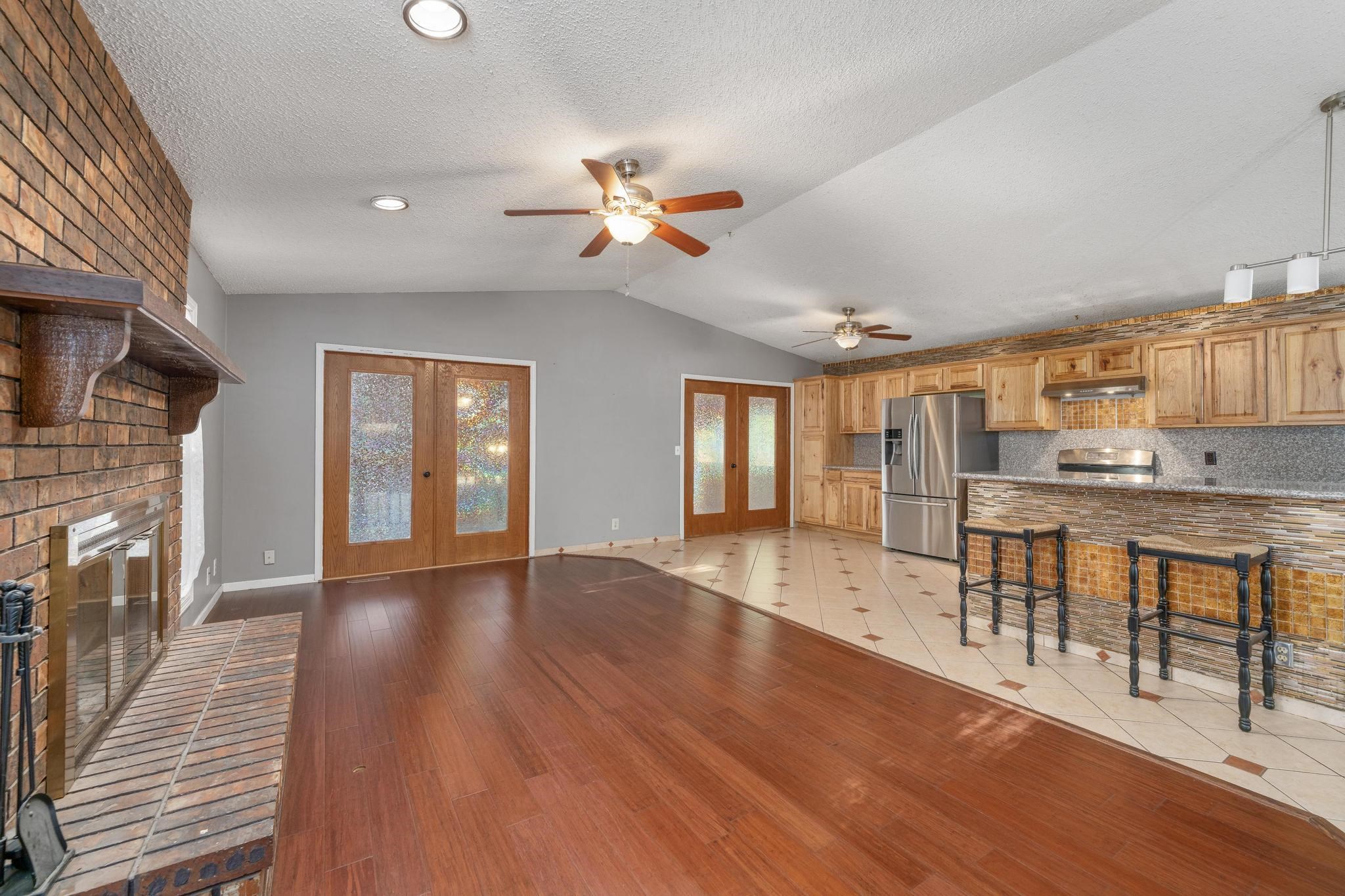 1441 N Lark Ln Property Photo 4