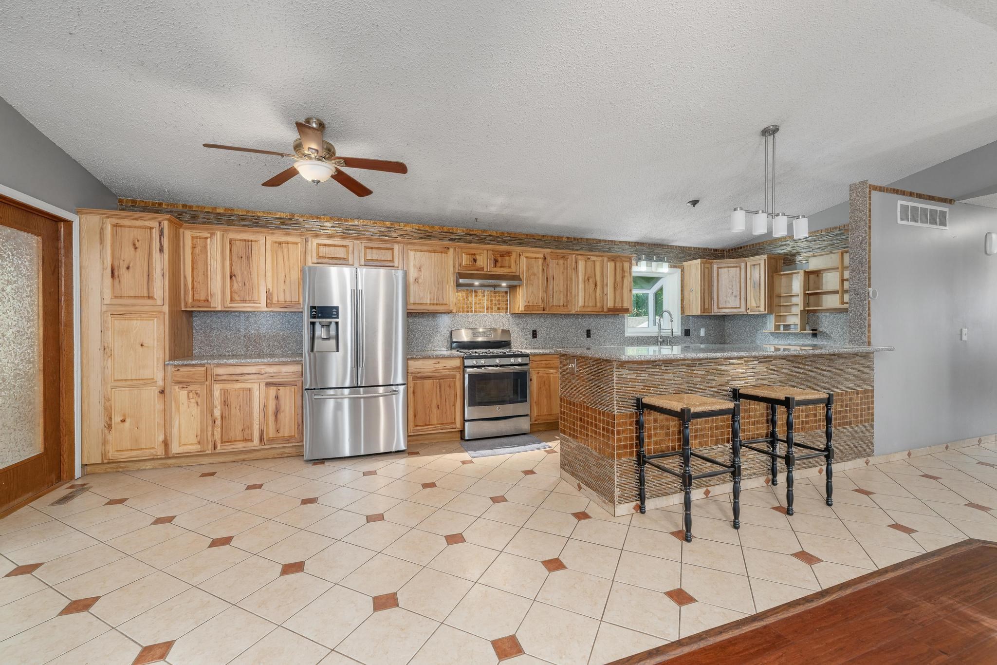 1441 N Lark Ln Property Photo 8