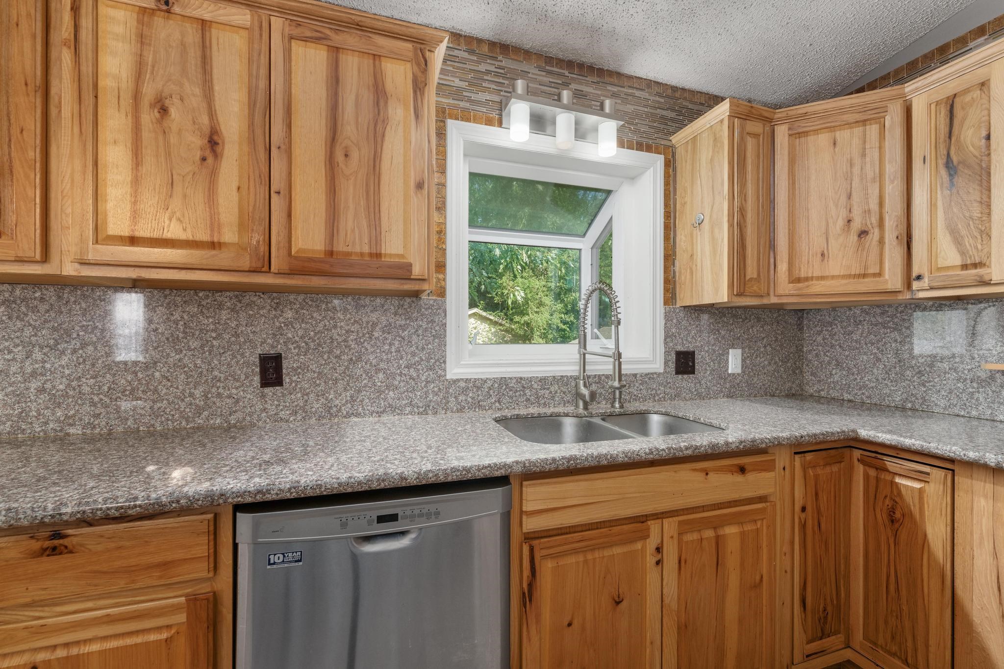 1441 N Lark Ln Property Photo 10